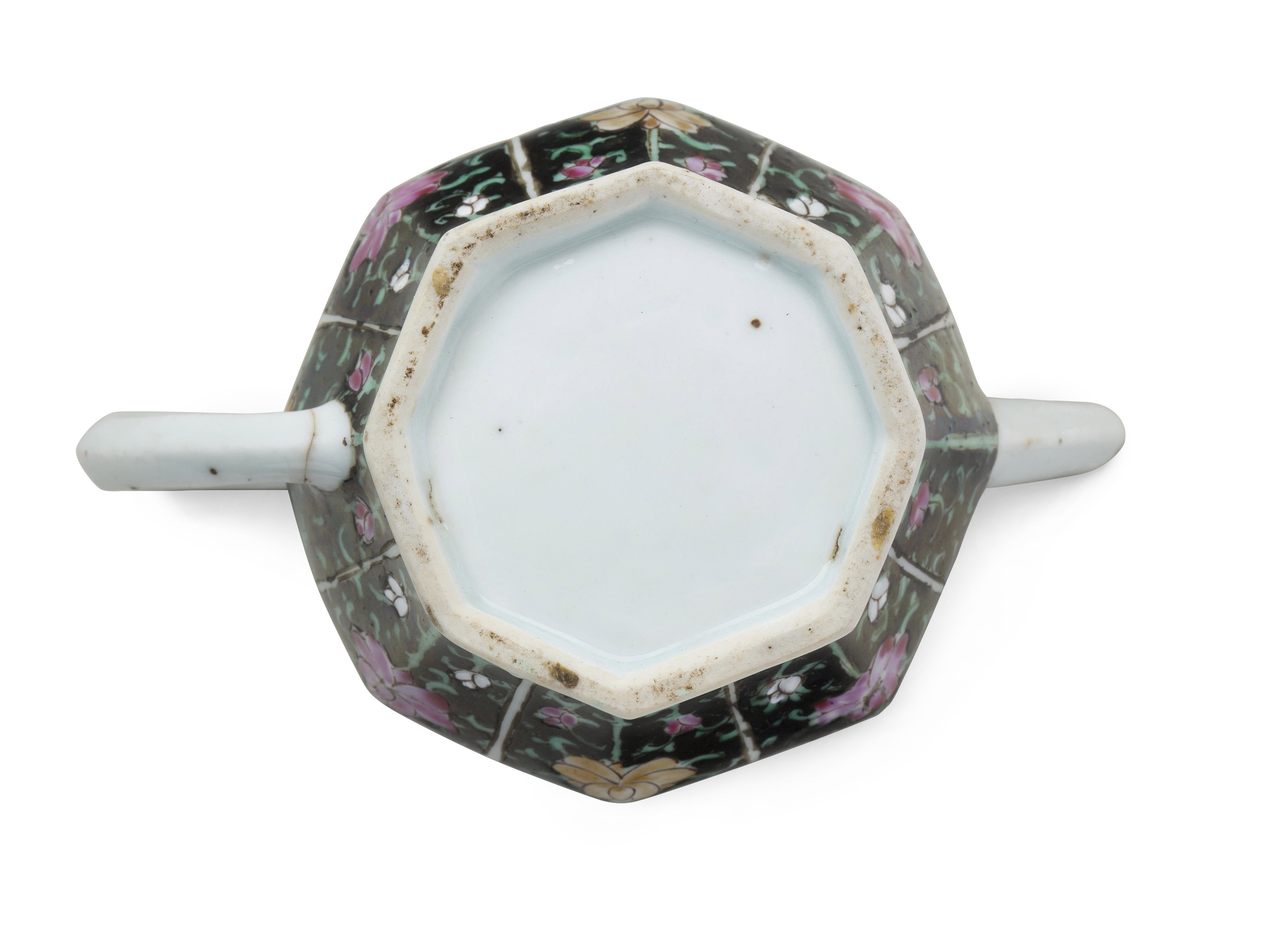 清乾隆粉彩黑地花卉紋茶壺及盃碟, QIANLONG PERIOD (1736-1795