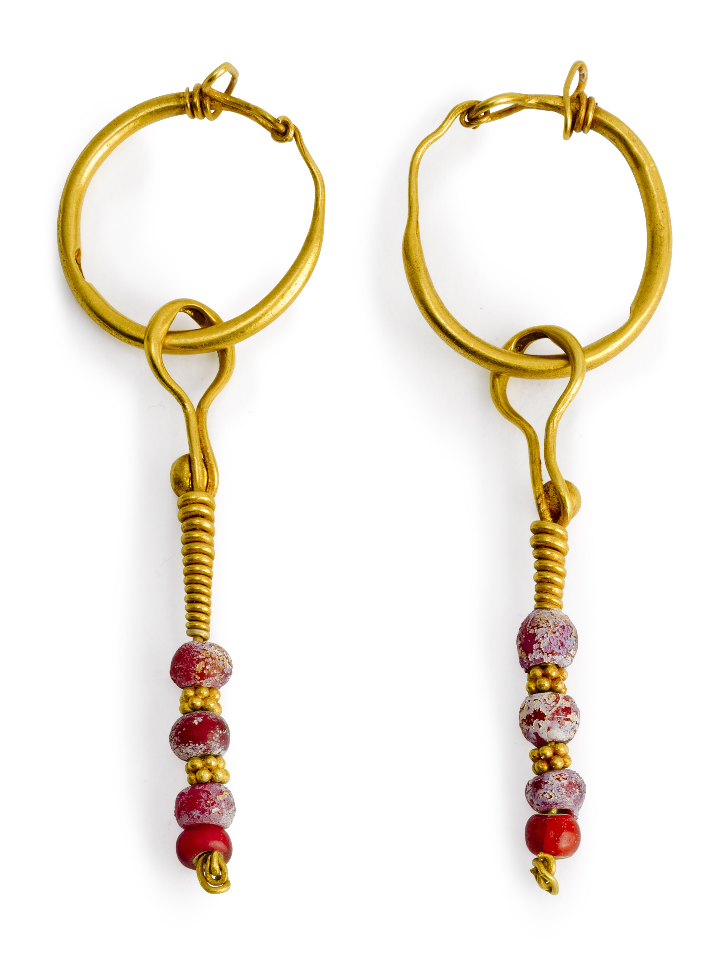 A PAIR OF BYZANTINE GOLD AND RED GLASS EARRINGS, CIRCA 5TH CENTURY