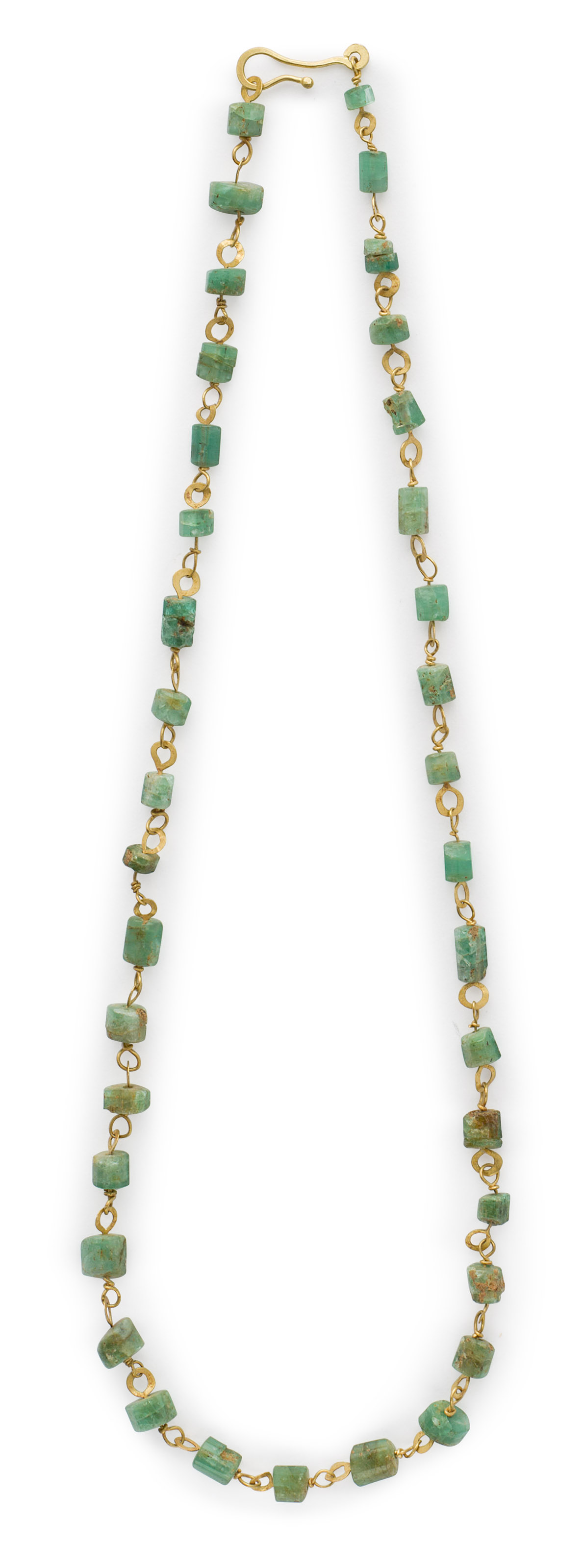 A ROMAN GOLD AND EMERALD BEAD NECKLACE, CIRCA 1ST-2ND CENTURY