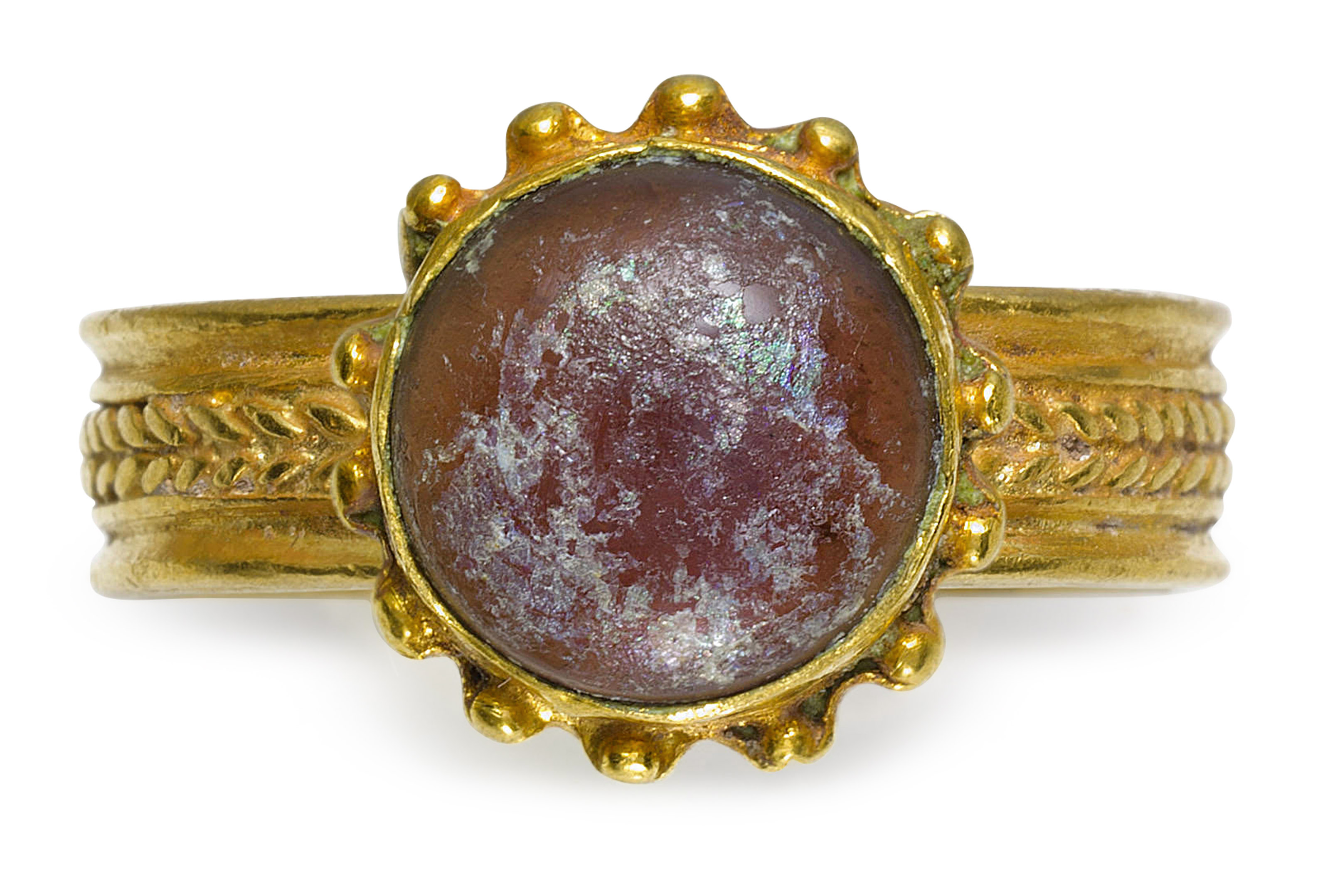 A BYZANTINE GOLD AND RED GLASS FINGER RING, CIRCA LATE 5TH CENTURY