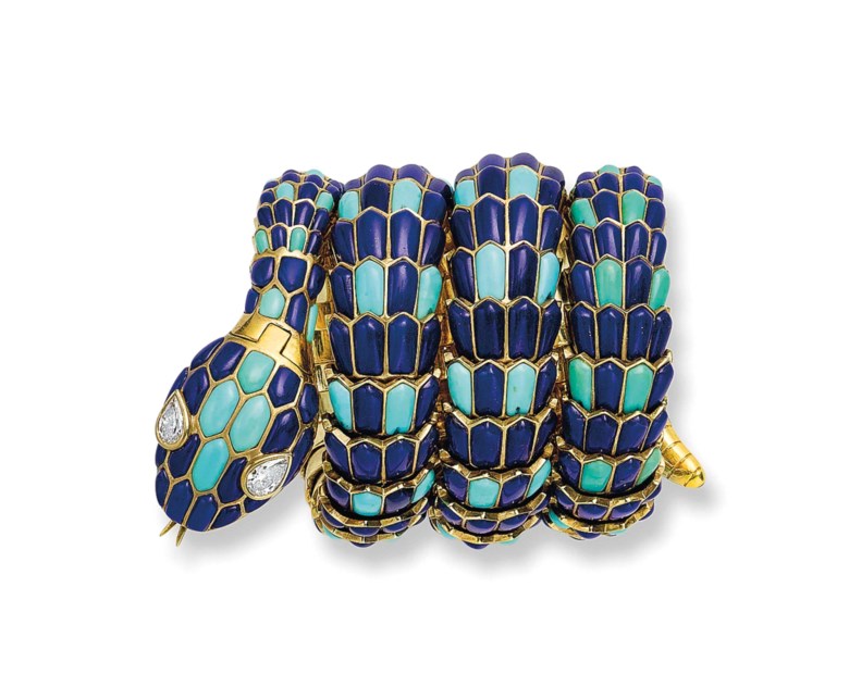 雜青金石、綠松石及鑽石「Serpenti」鍊帶腕錶，寶格麗設計。2016年11月15日於佳士得日內瓦售出，成交價355,500瑞士法郎