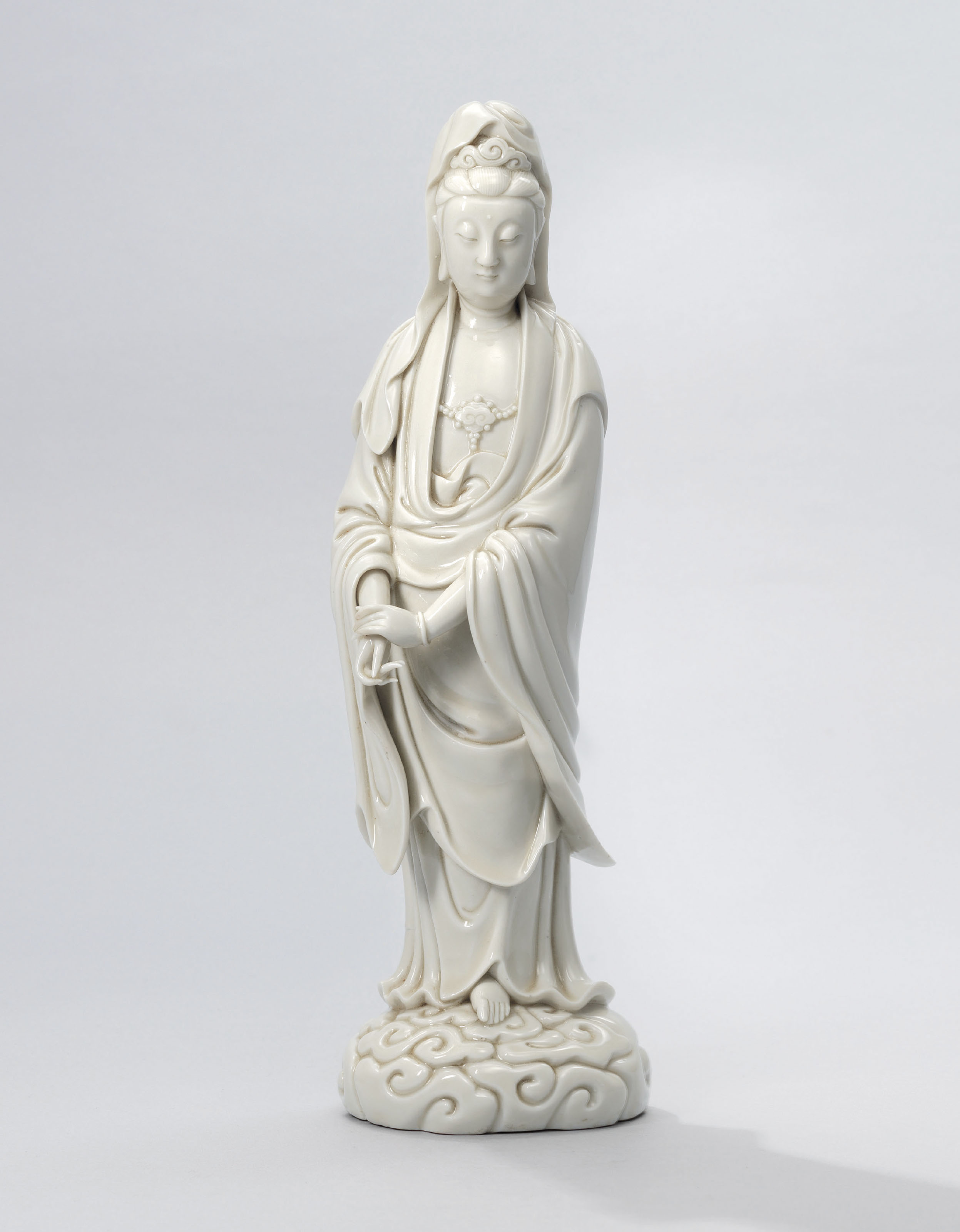 白磁觀音像 何朝宗 置物 白磁觀音像 何朝宗 置物 晚明德化白釉觀音立像《何