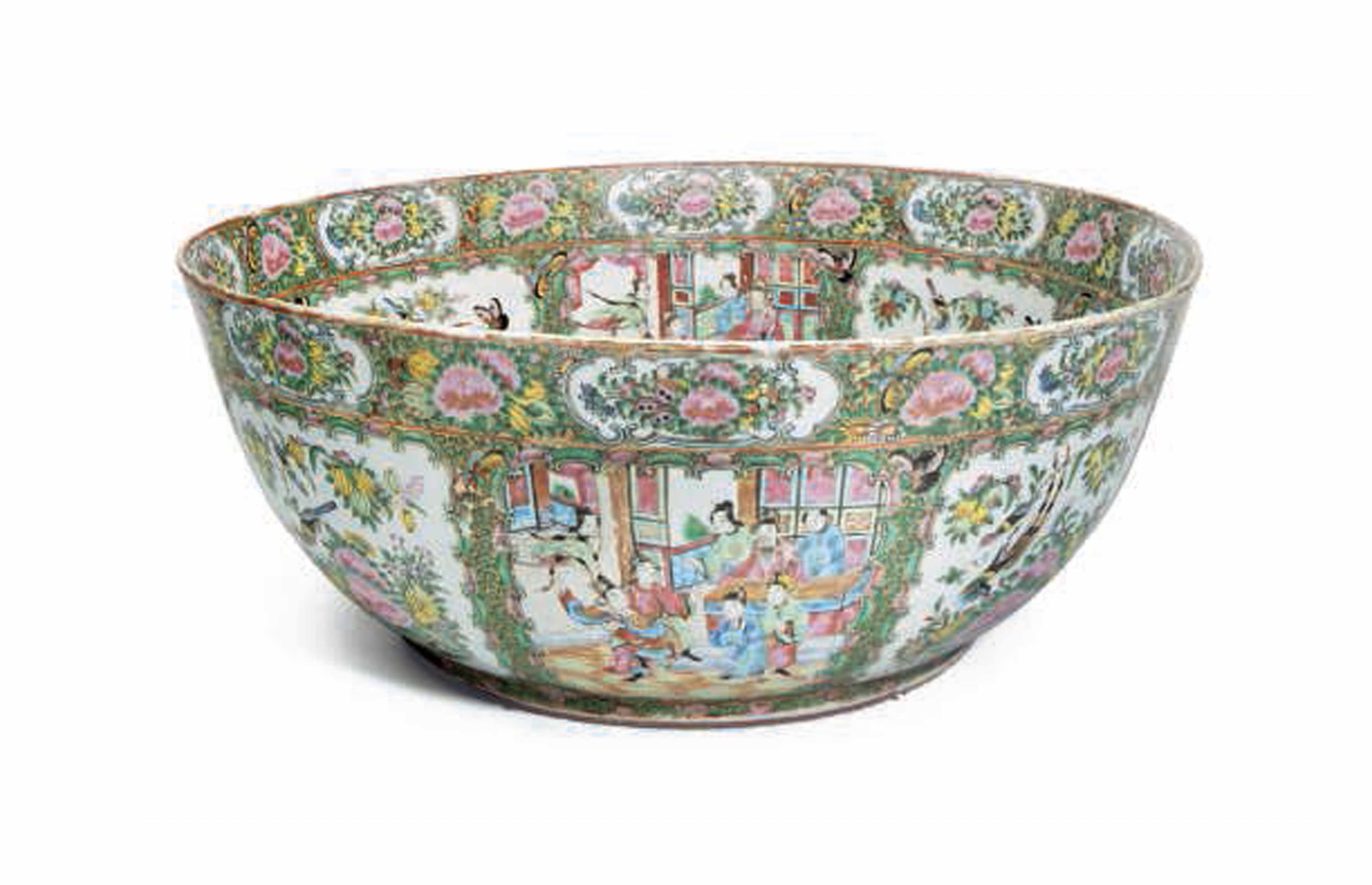 A CHINESE EXPORT PORCELAIN LARGE 'CANTON FAMILLE ROSE' CENTER BOWL
