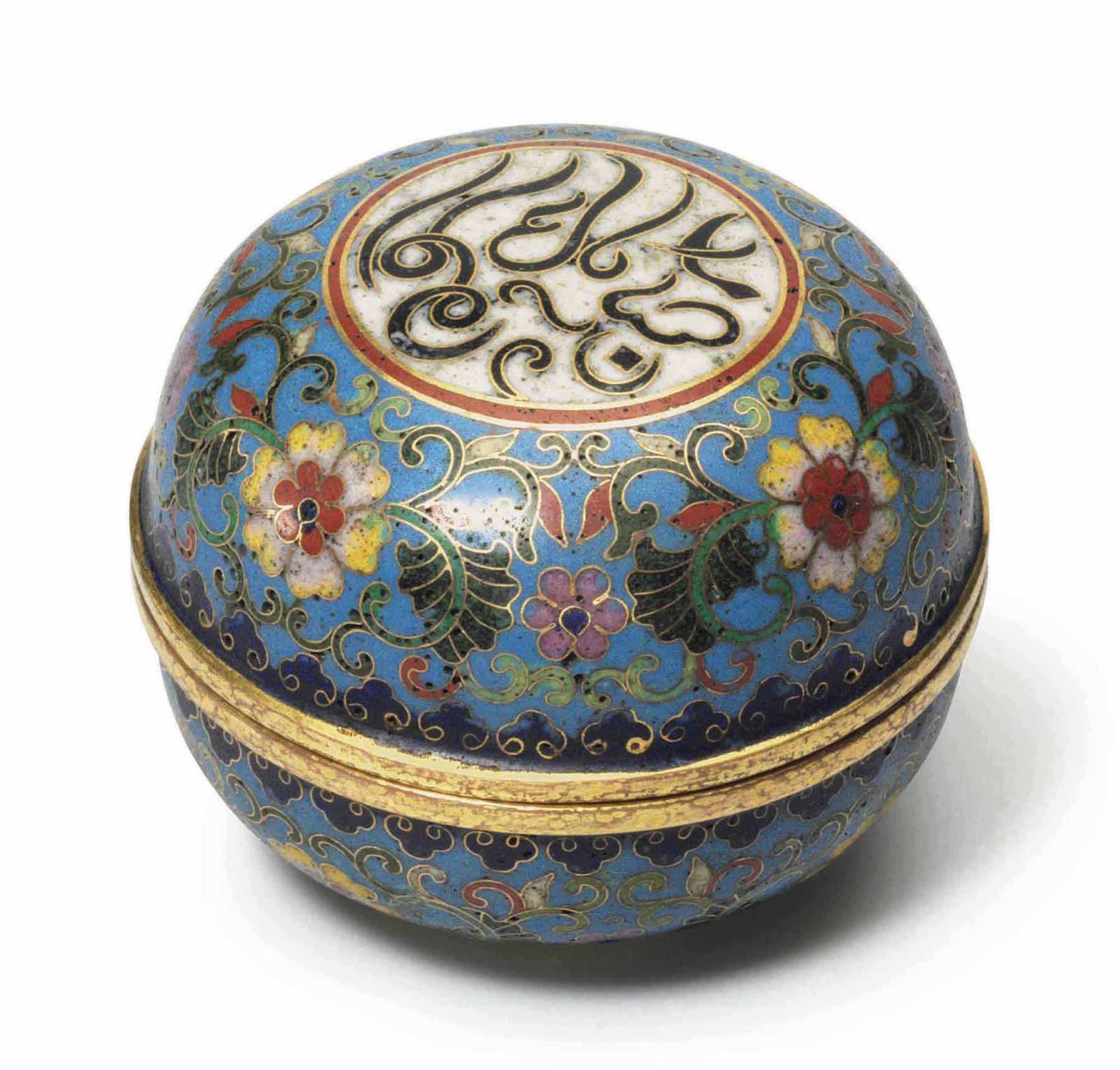 A SMALL CLOISONNÉ ENAMEL CIRCULAR BOX AND COVER, QIANLONG FOUR
