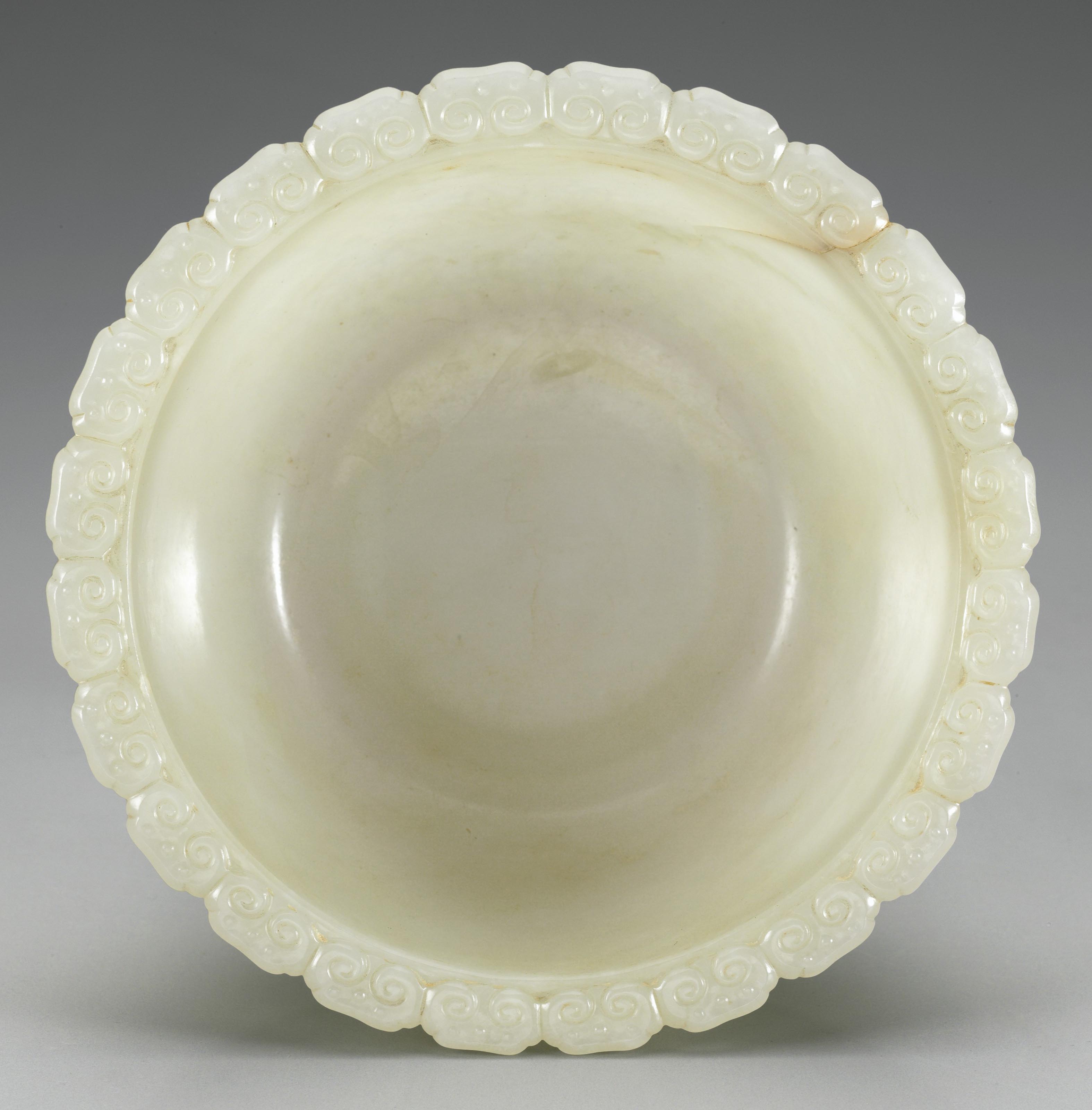 A WELLCARVED WHITE JADE BOWL