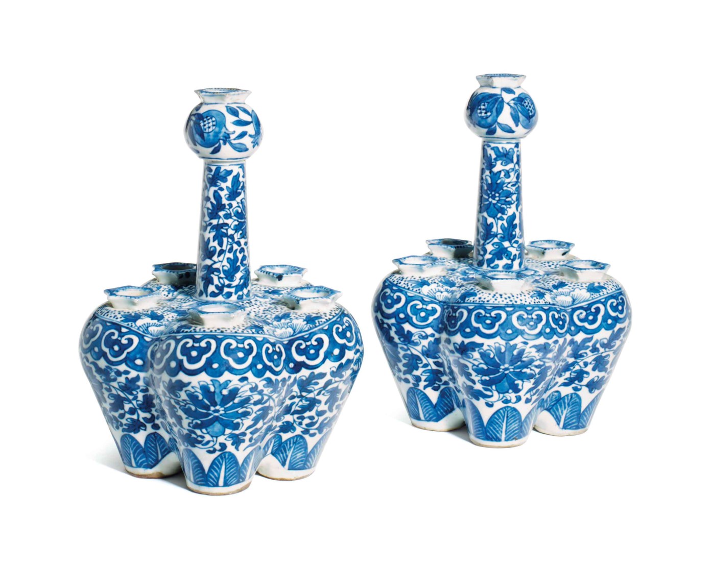 A PAIR OF CHINESE EXPORT BLUE AND WHITE PORCELAIN TULIP VASES, 19TH