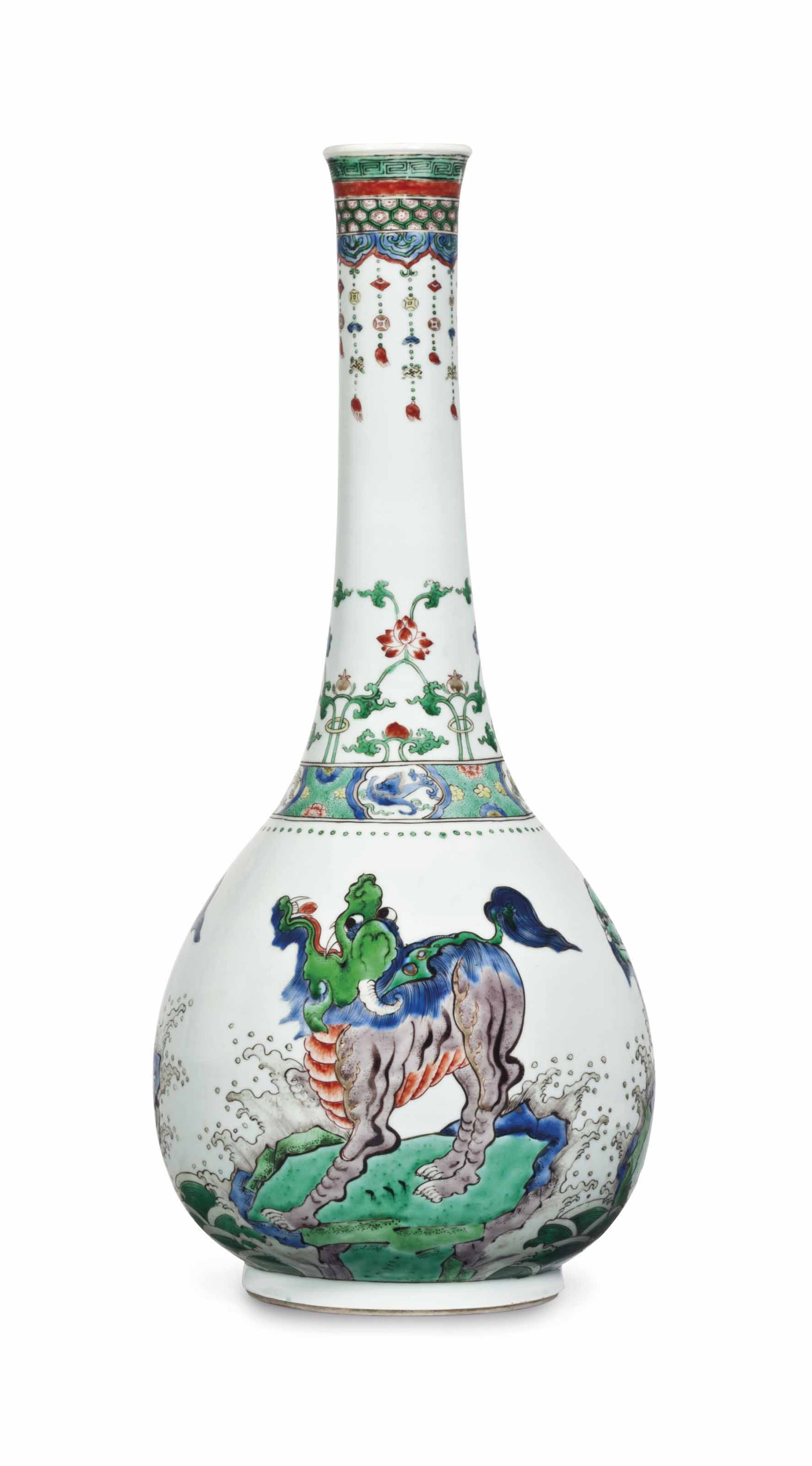 清康熙五彩開光鳥獸博古圖大棒槌瓶, KANGXI PERIOD (1662-1722
