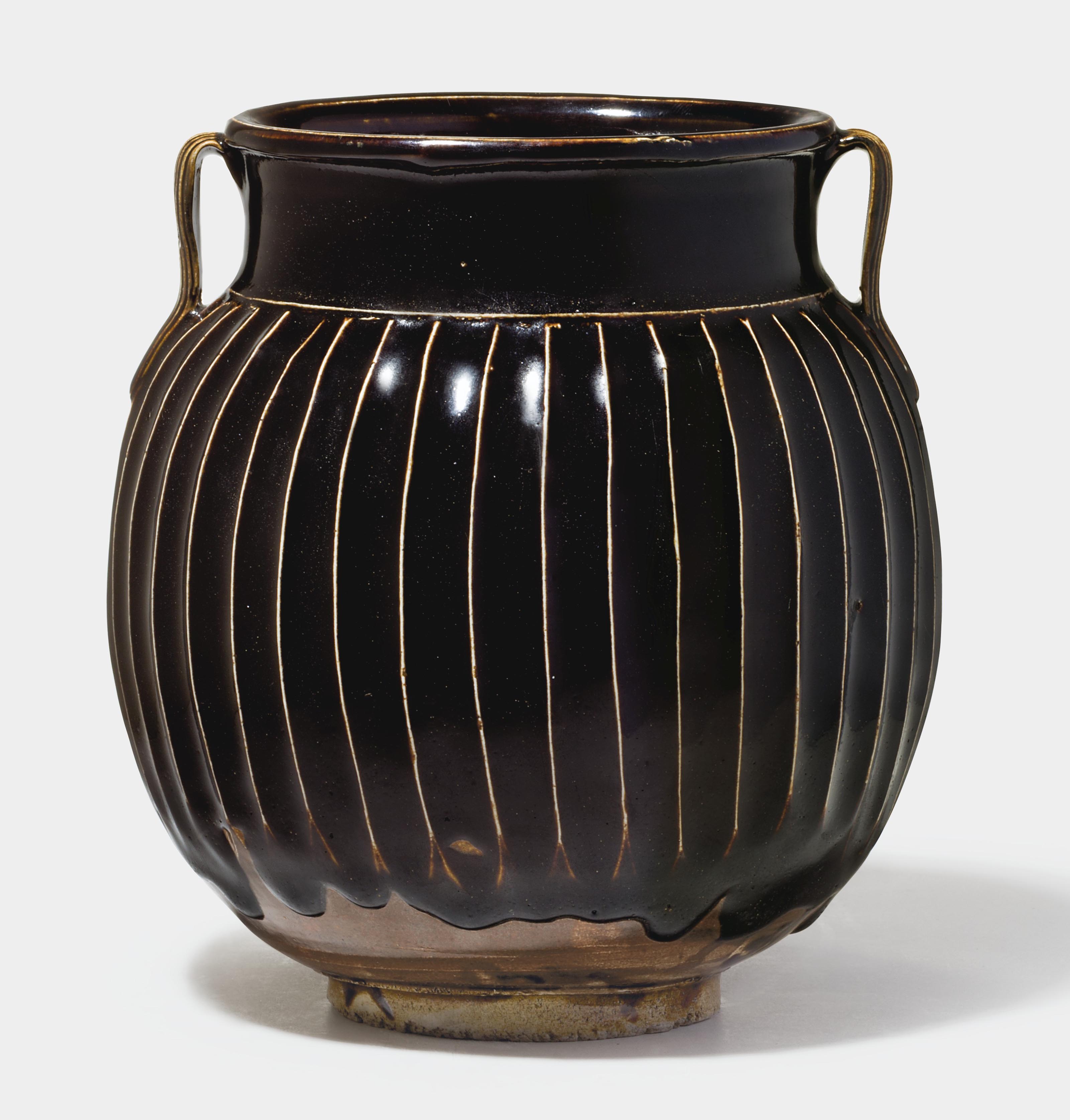 南宋建窯「油滴天目」茶盌於1935年12月18日登記為日本重要美術品；於 