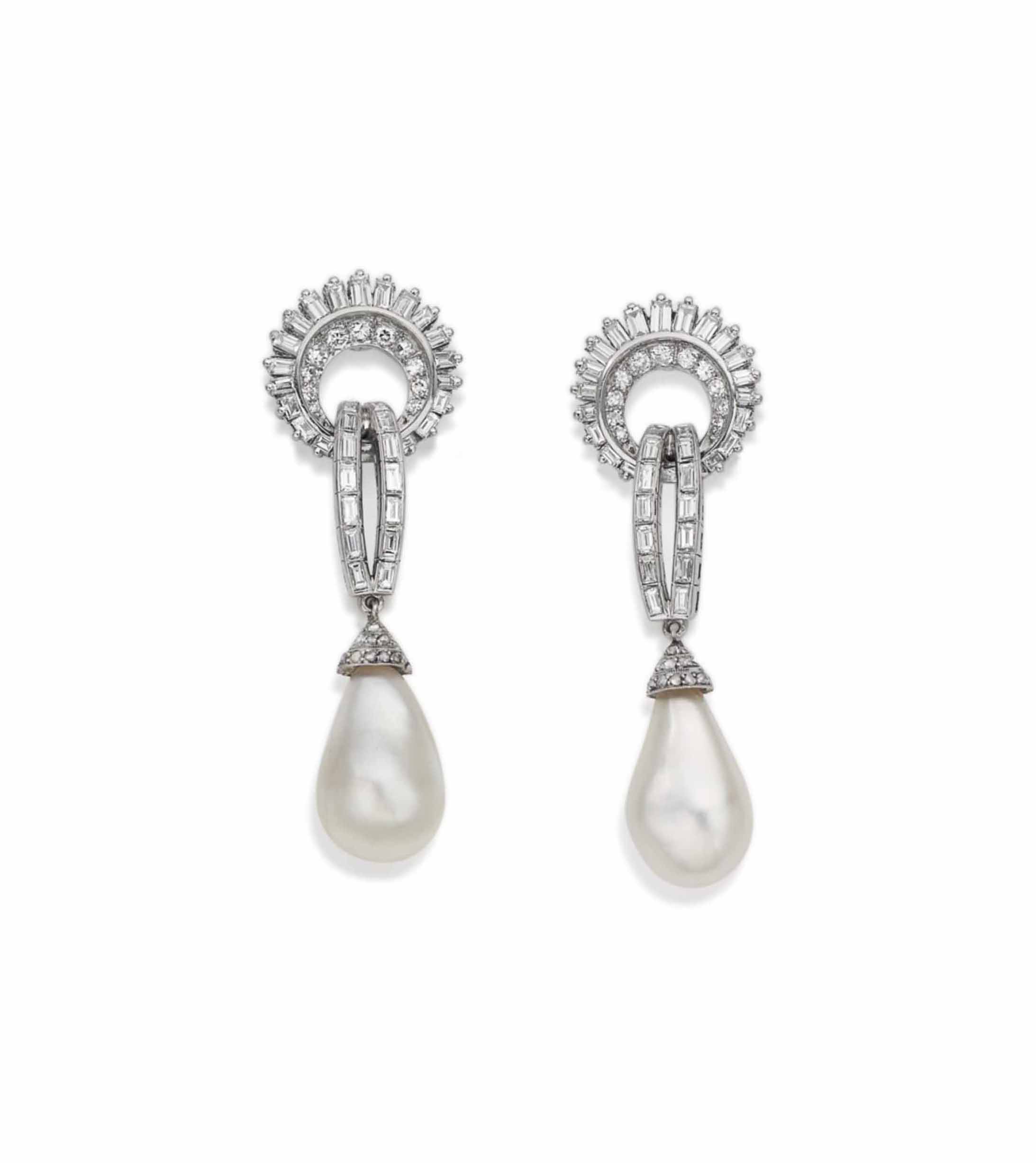 PAIRE DE PENDANTS D'OREILLES PERLES FINES ET DIAMANTS Christie's