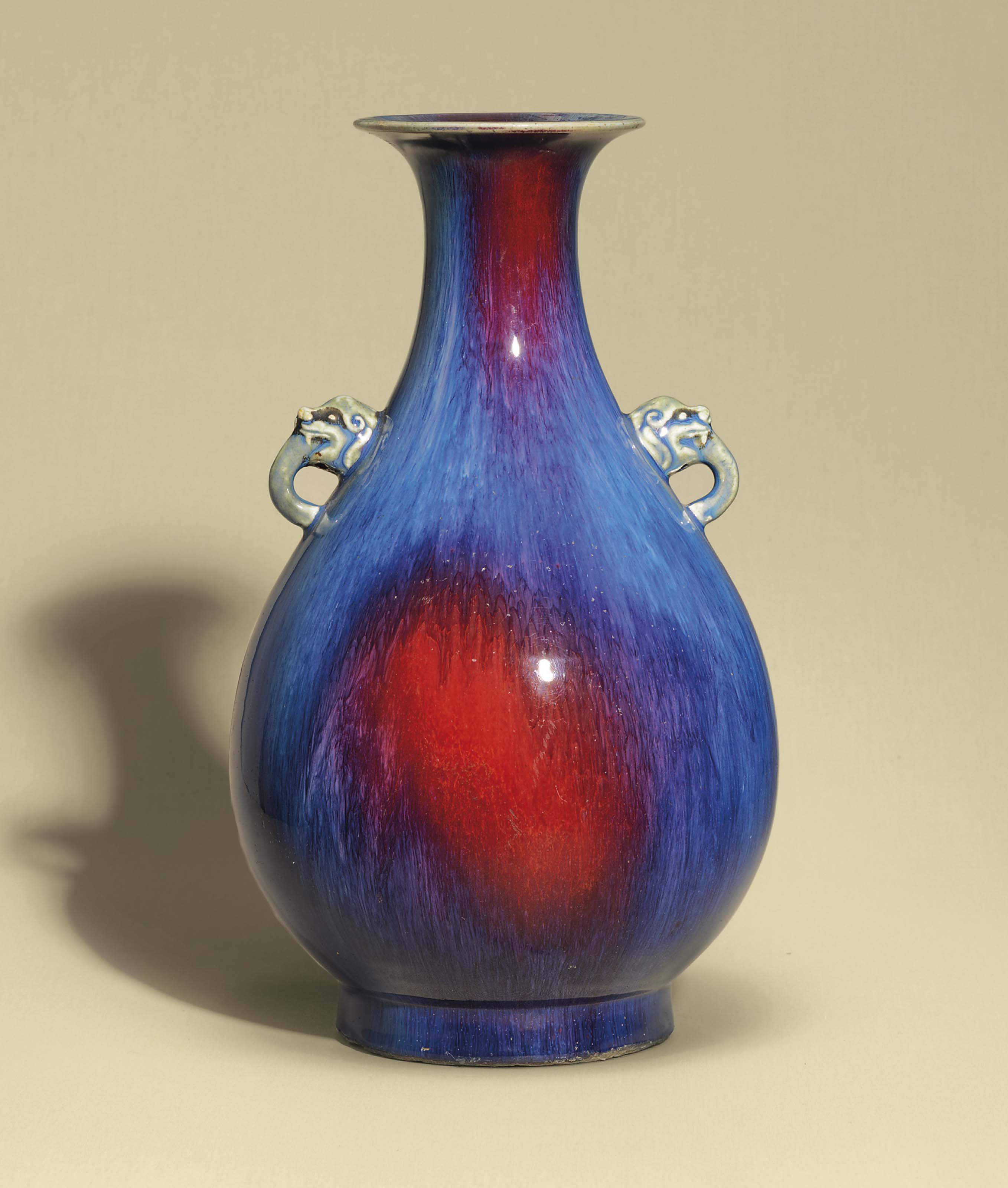 A MING-STYLE BLUE AND WHITE PEAR-SHAPED VASE, YUHUCHUNPING