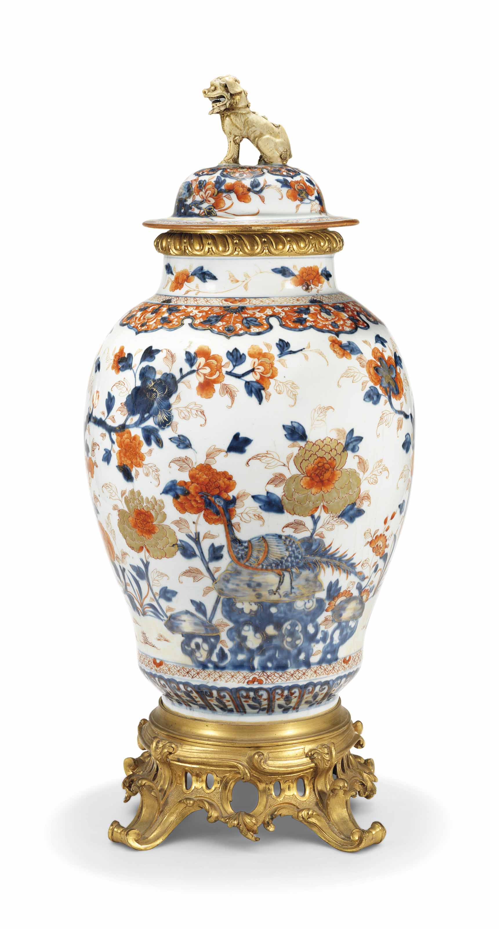 A FRENCH ORMOLU MOUNTED CHINESE IMARI VASE AND COVER THE PORCELAIN 