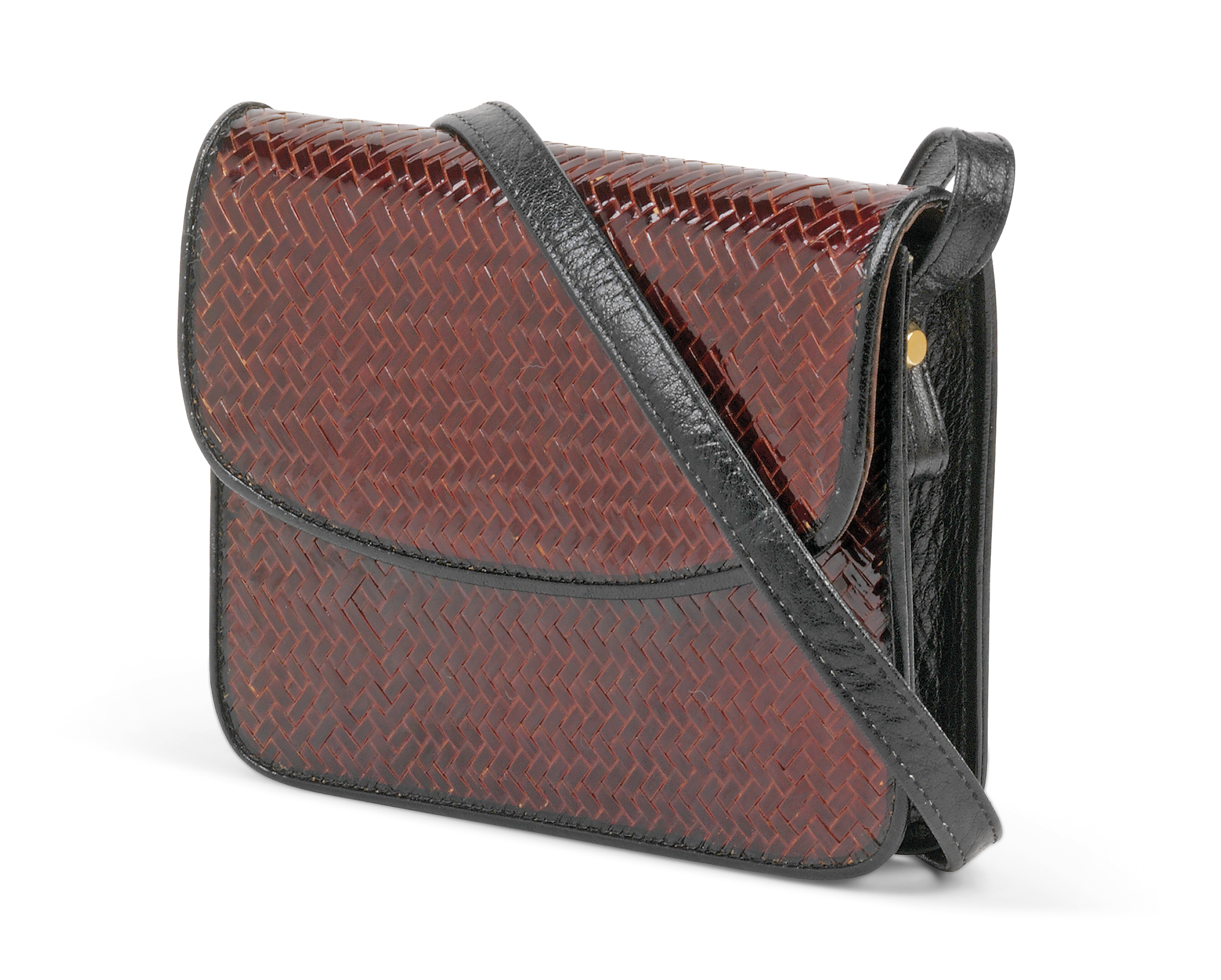 A BROWN GLAZED WOVEN STRAW SHOULDER BAG , UNLABELLED, CIRCA 1980