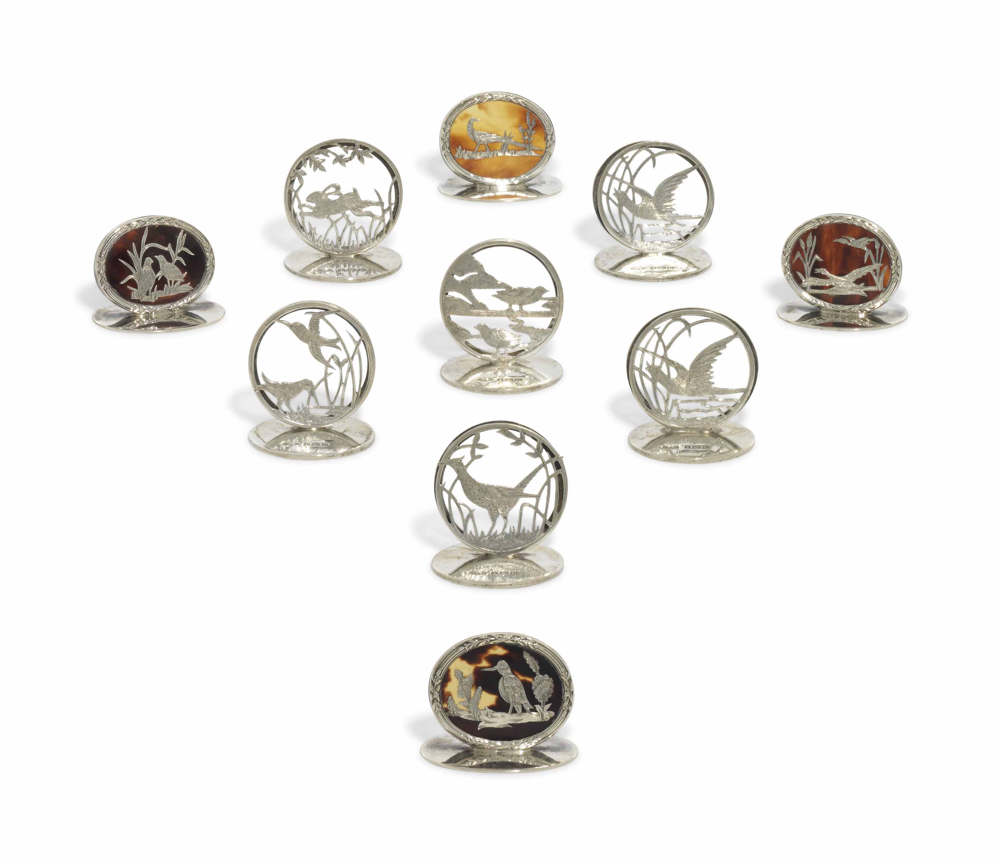 A SET OF FOUR GEORGE V SILVER AND TORTOISESHELL MENU HOLDERS...