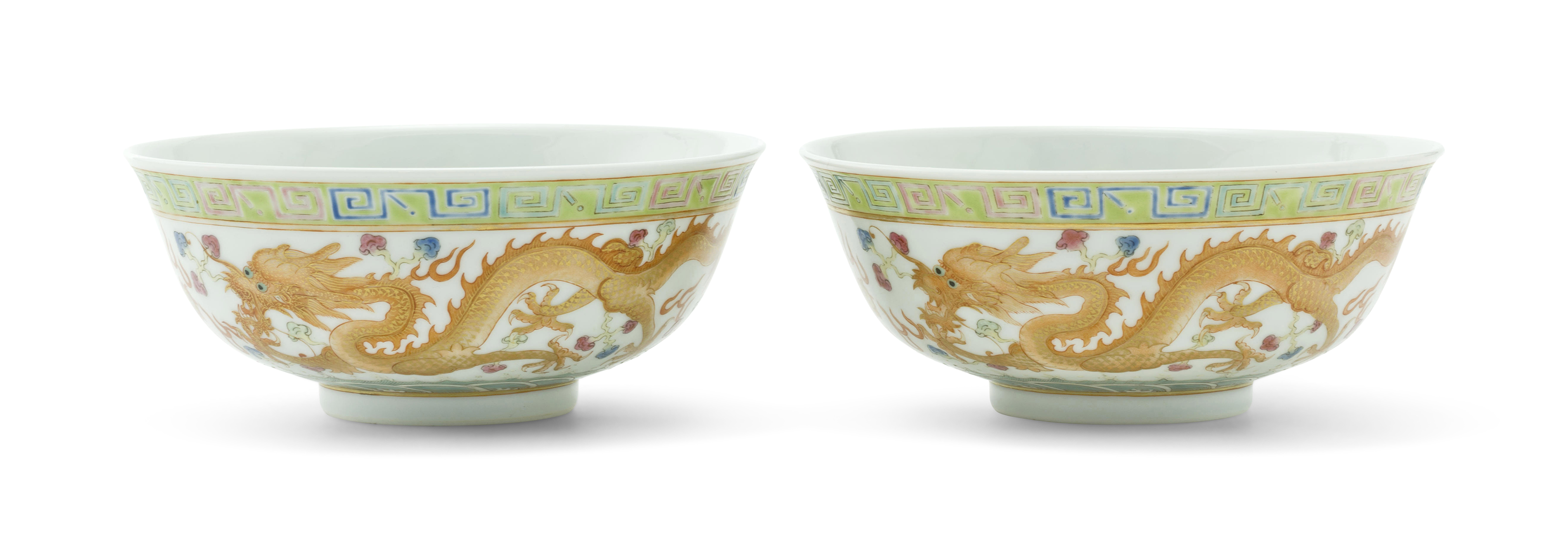 清光绪粉彩龙凤纹碗一对矾红六字楷书款, GUANGXU SIX-CHARACTER