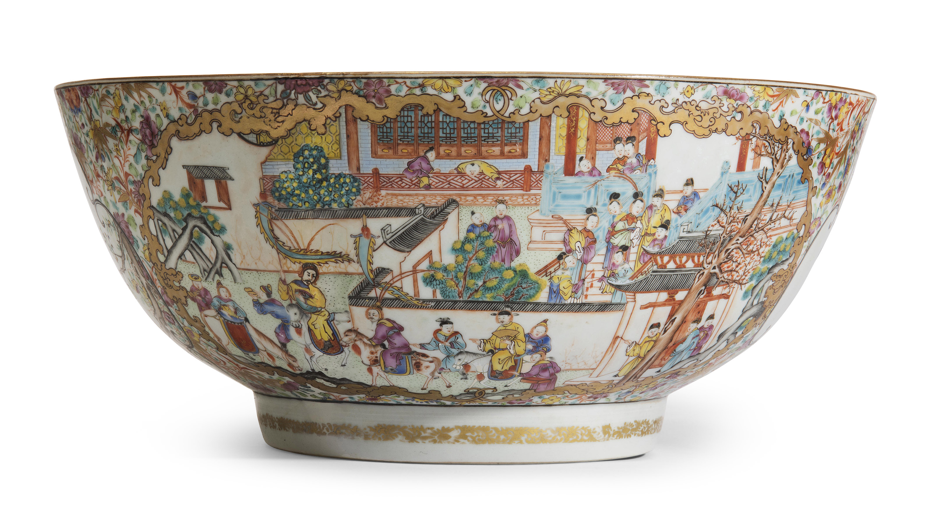 A LARGE FAMILLE ROSE PUNCH BOWL, 18TH CENTURY Christie’s A LARGE