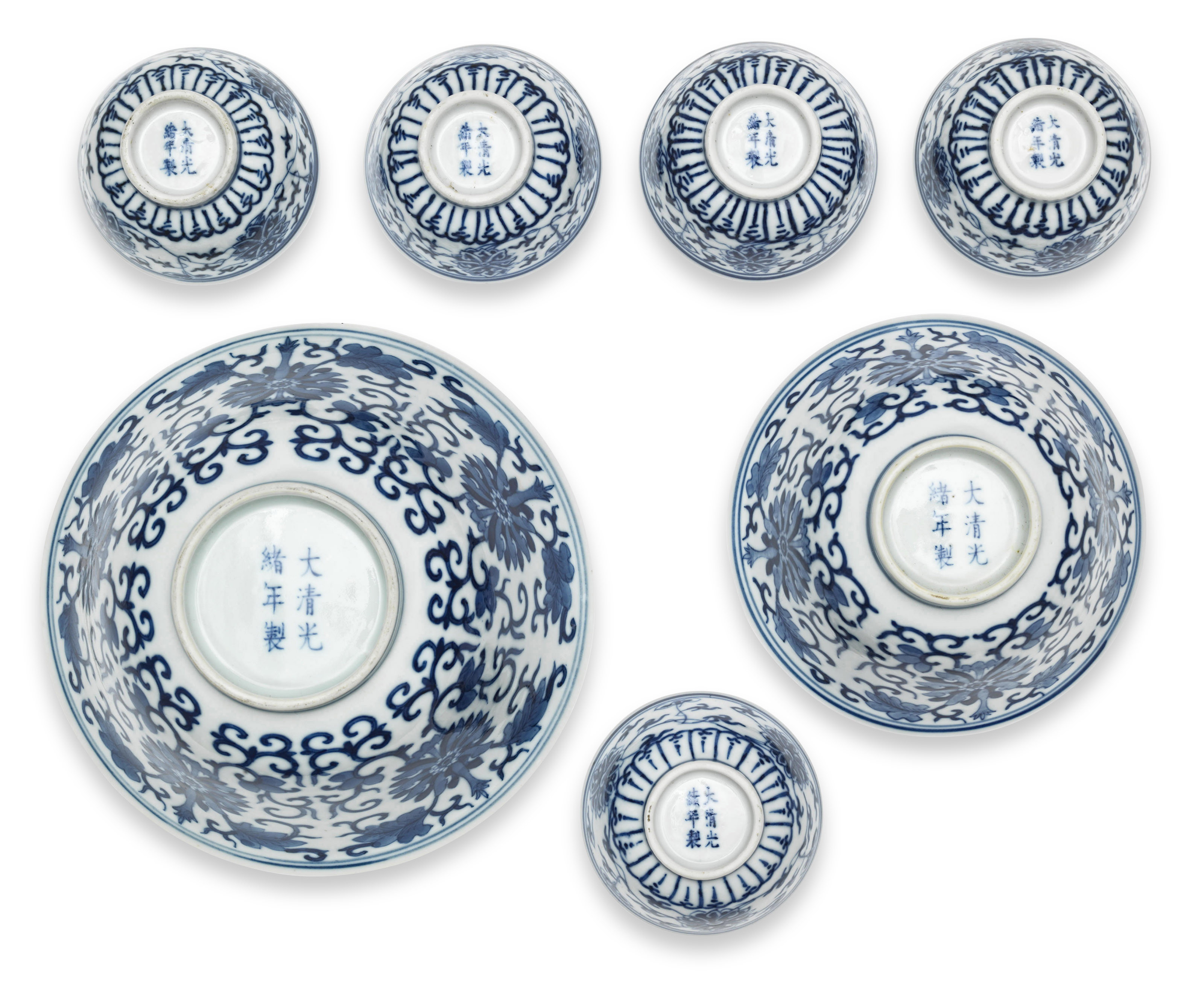 清光绪青花缠枝莲纹碗及杯一组七件六字楷书款, GUANGXU SIX-CHARACTER