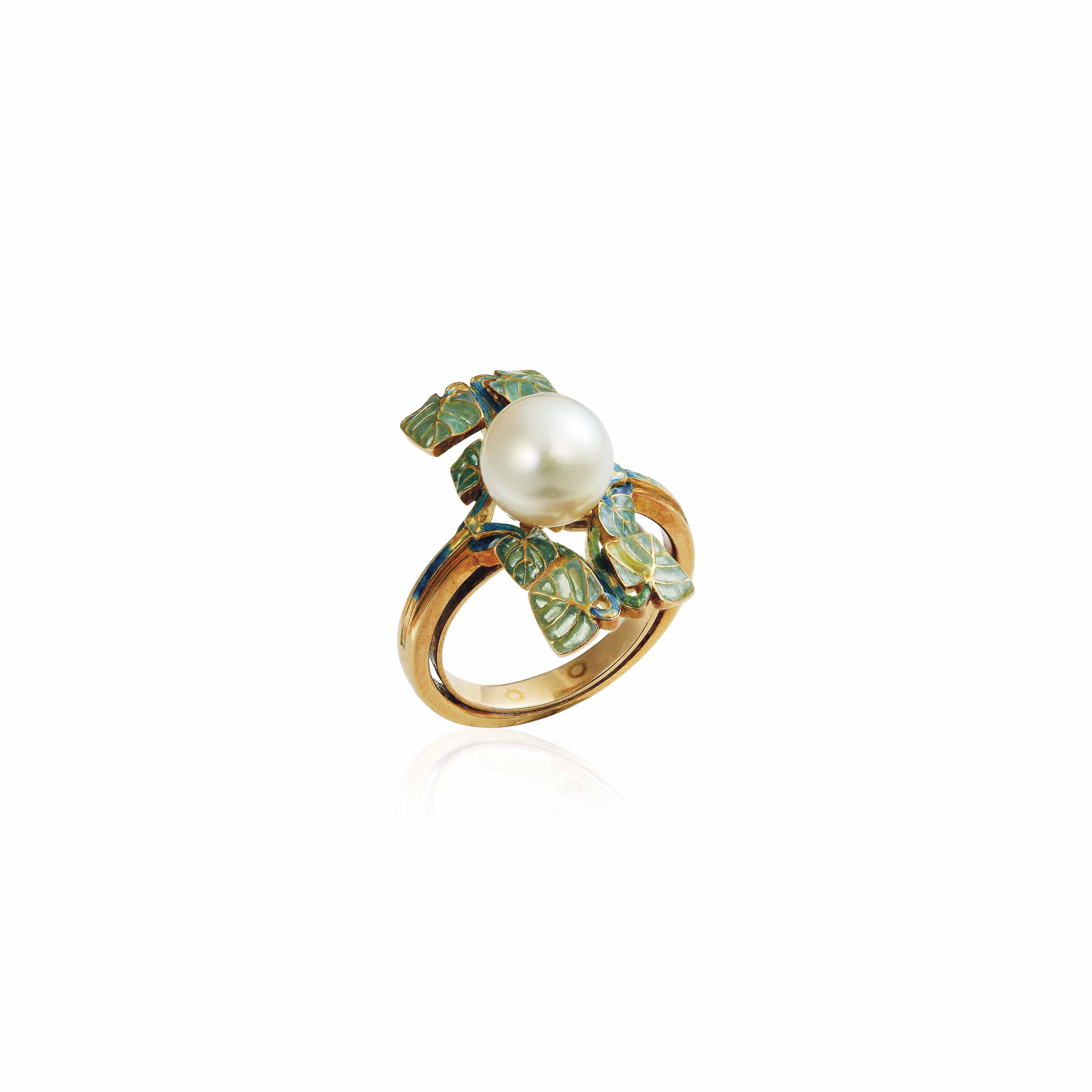 AN ART NOUVEAU PEARL AND ENAMEL RING BY REN LALIQUE Auktionen