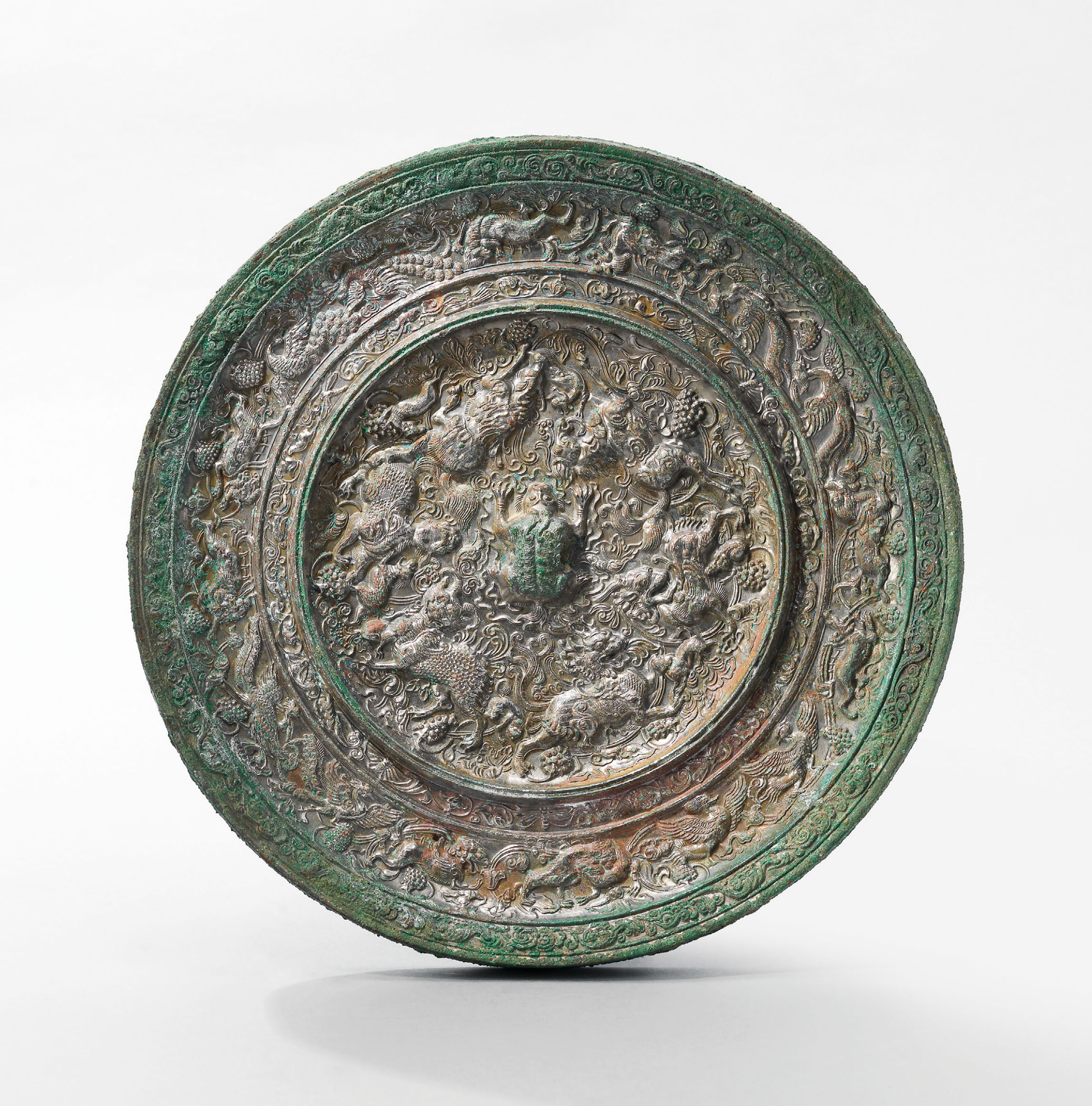 唐海獸葡萄紋銅鏡, TANG DYNASTY (618-907) | Christie