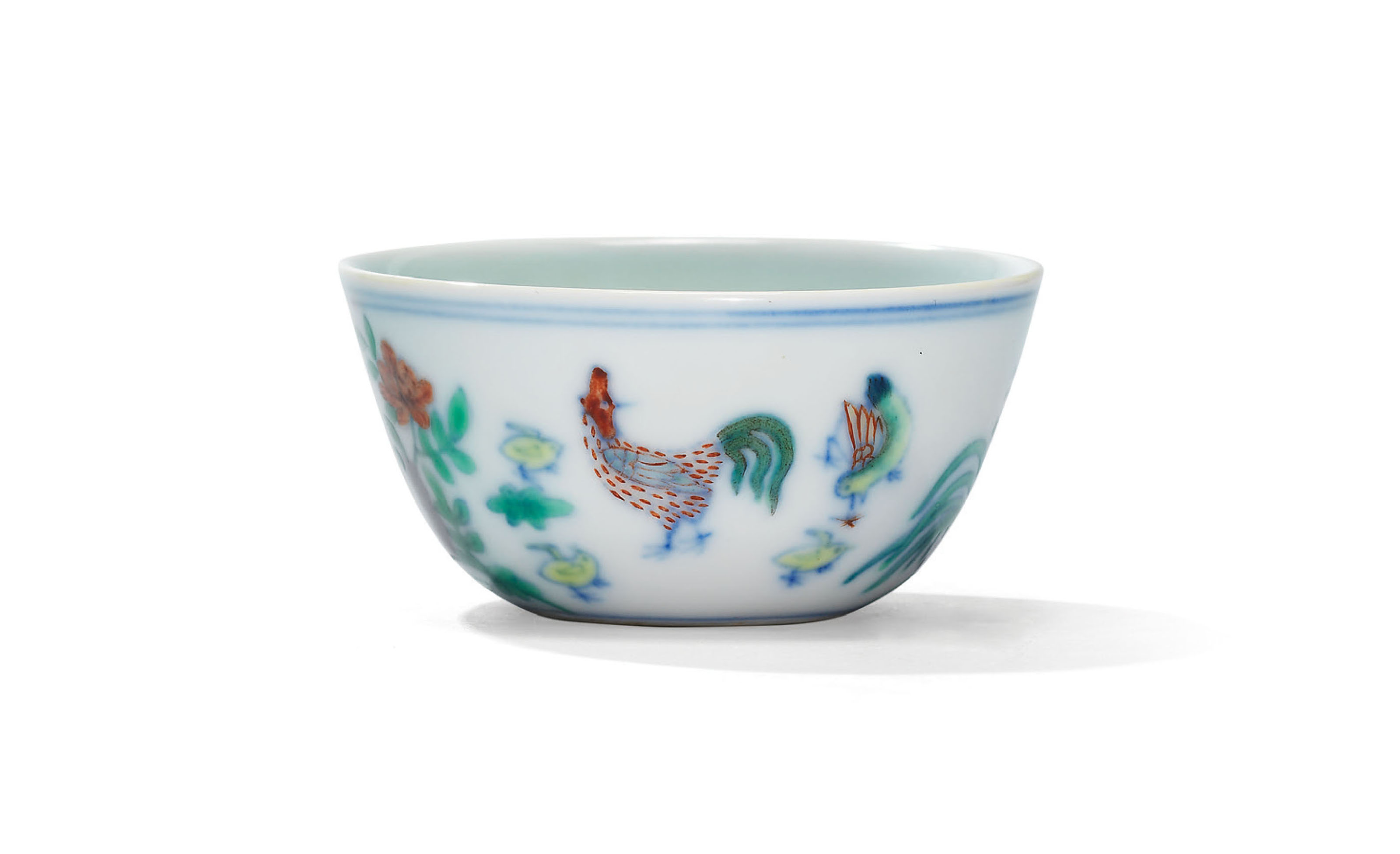 A FINE AND RARE SMALL MING-STYLE DOUCAI ‘CHICKEN’ CUP , KANGXI