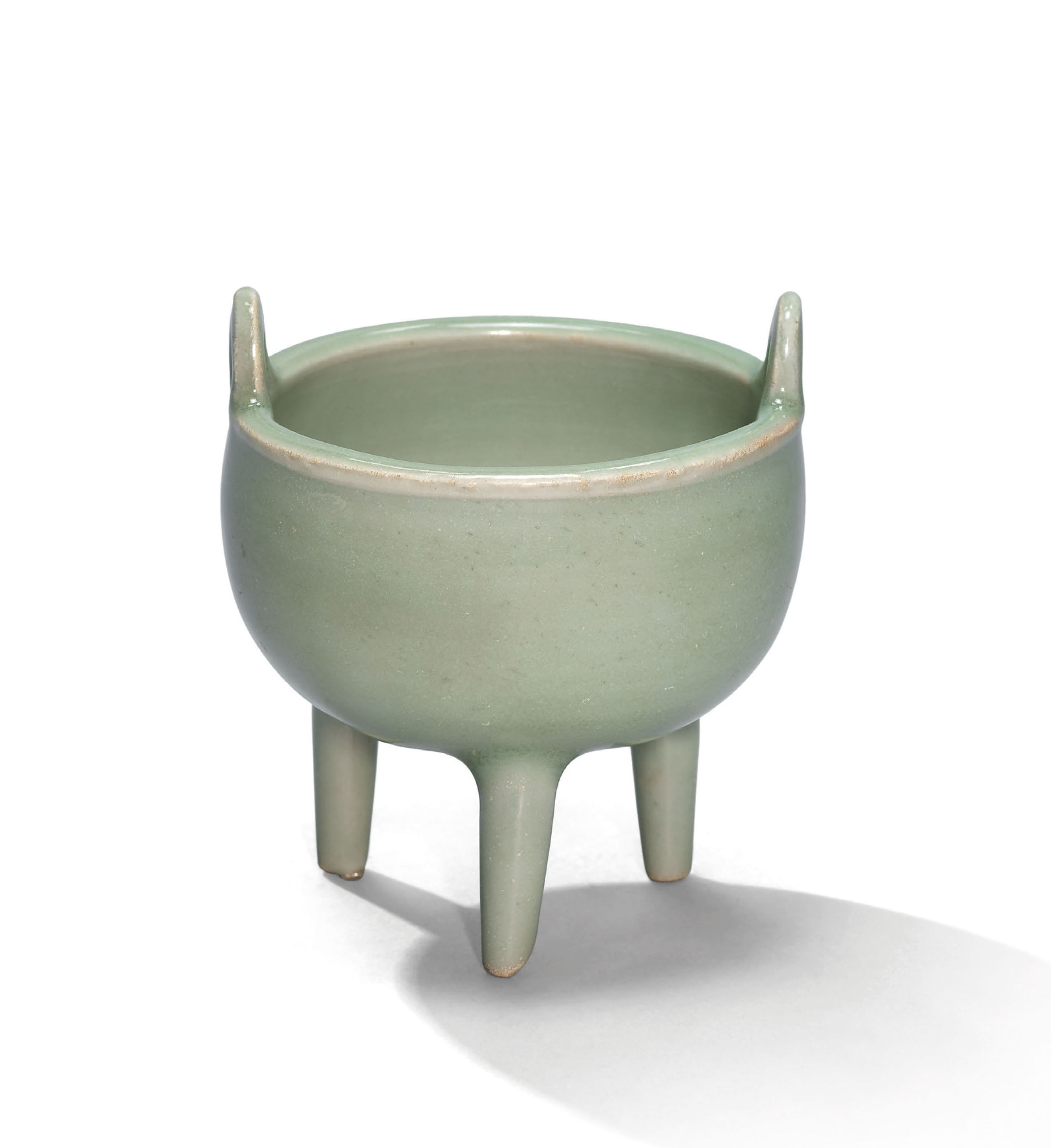 三足鼎瓷爐 南宋龍泉青瓷沖天耳三足鼎式爐, SOUTHERN SONG DYNASTY (1127