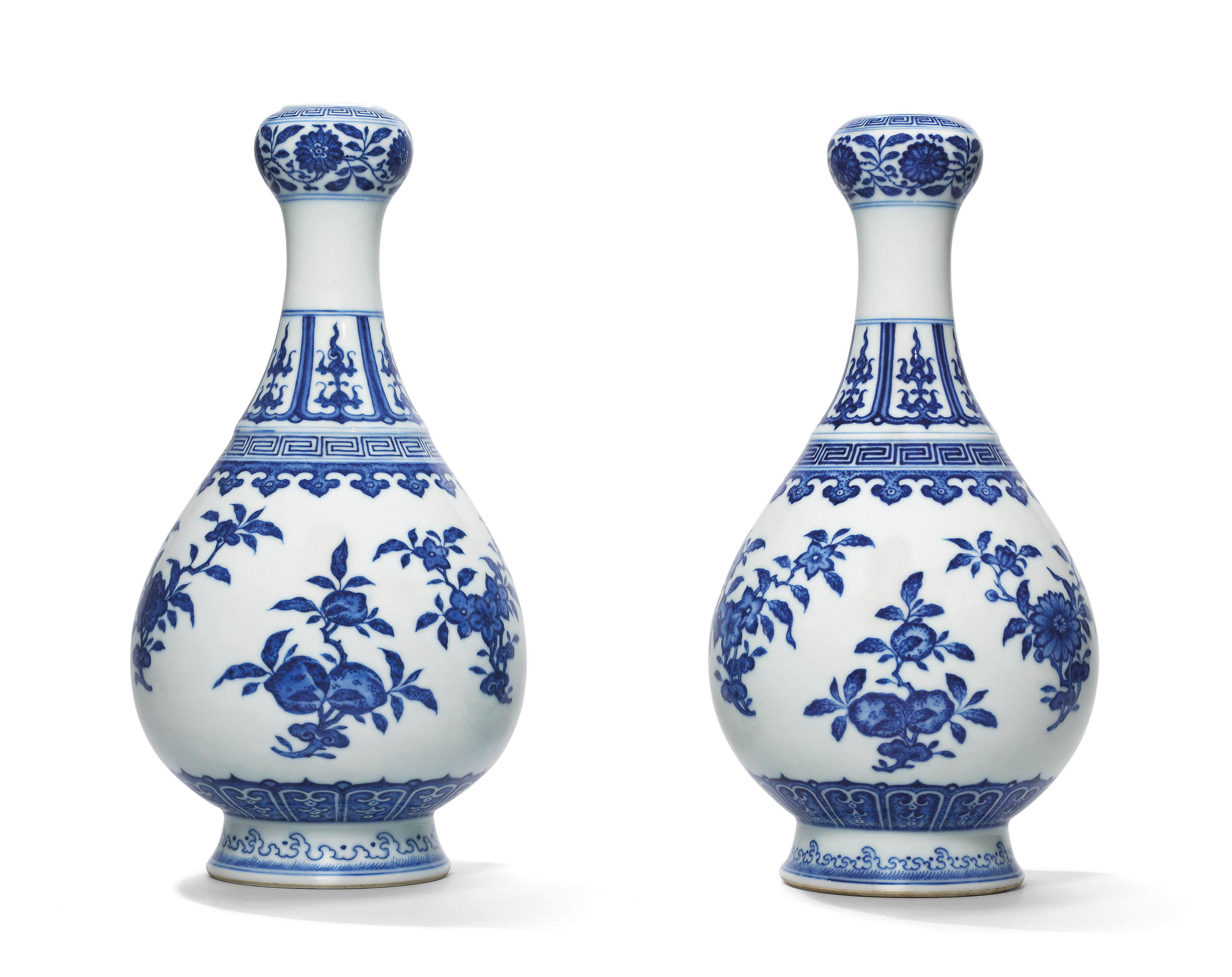 A FINE BLUE AND WHITE HU-FORM VASE, QIANLONG SIX-CHARACTER