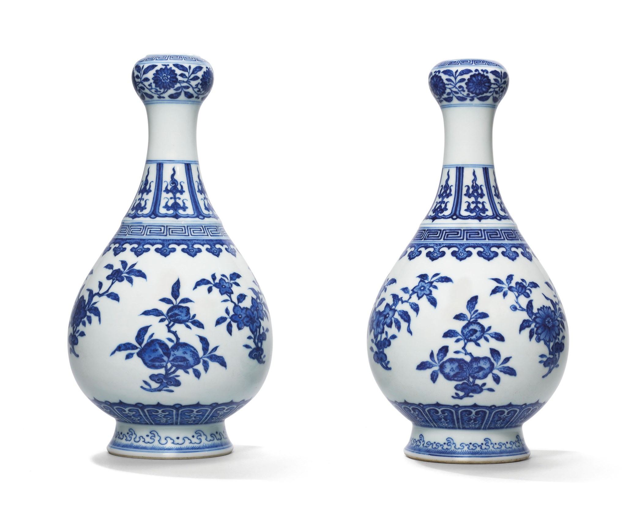 A FINE PAIR OF BLUE AND WHITE GARLICMOUTH VASES, DAOGUANG SIX