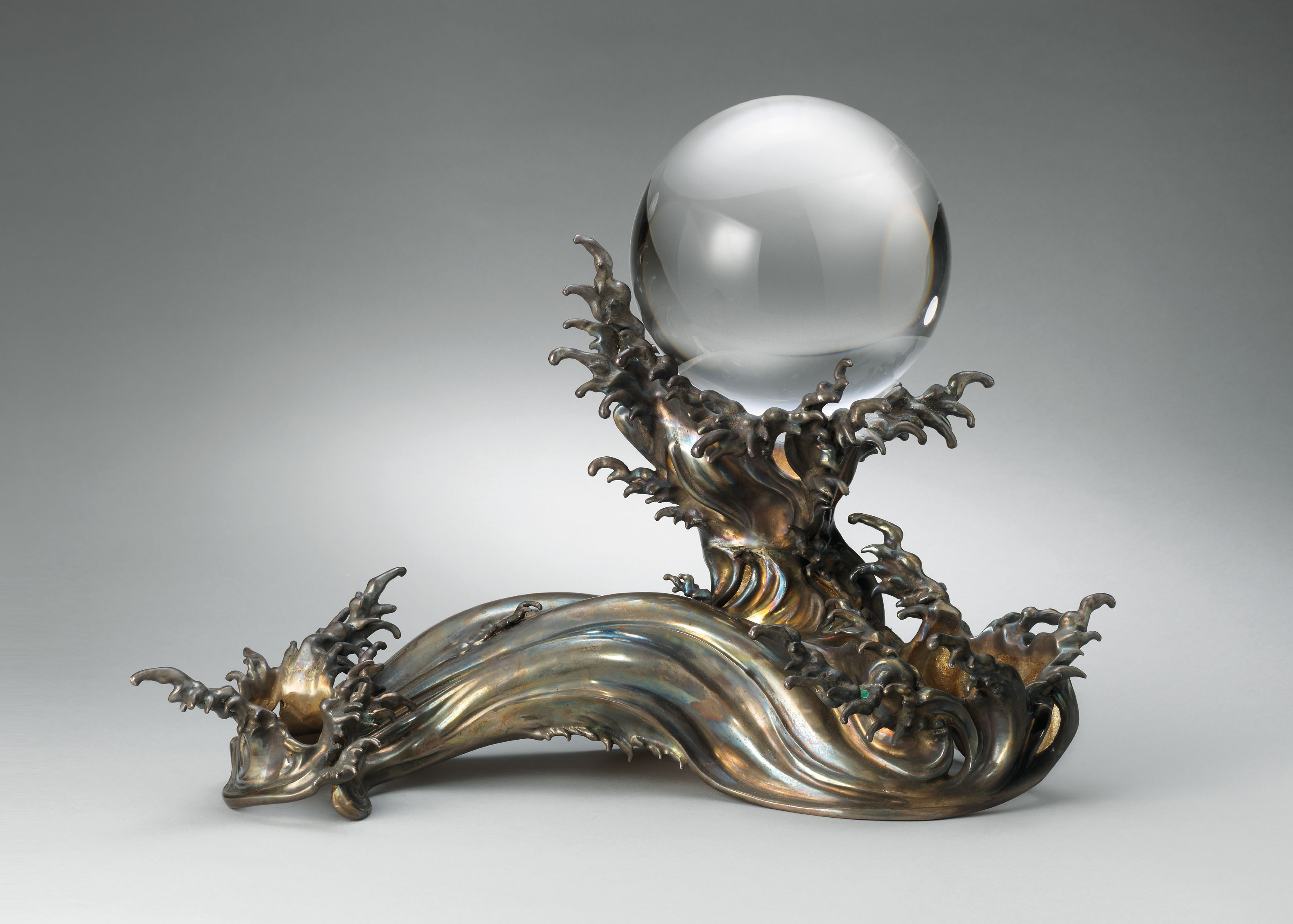 明治時代水晶玉附銀製波濤型飾台銘蔵六造