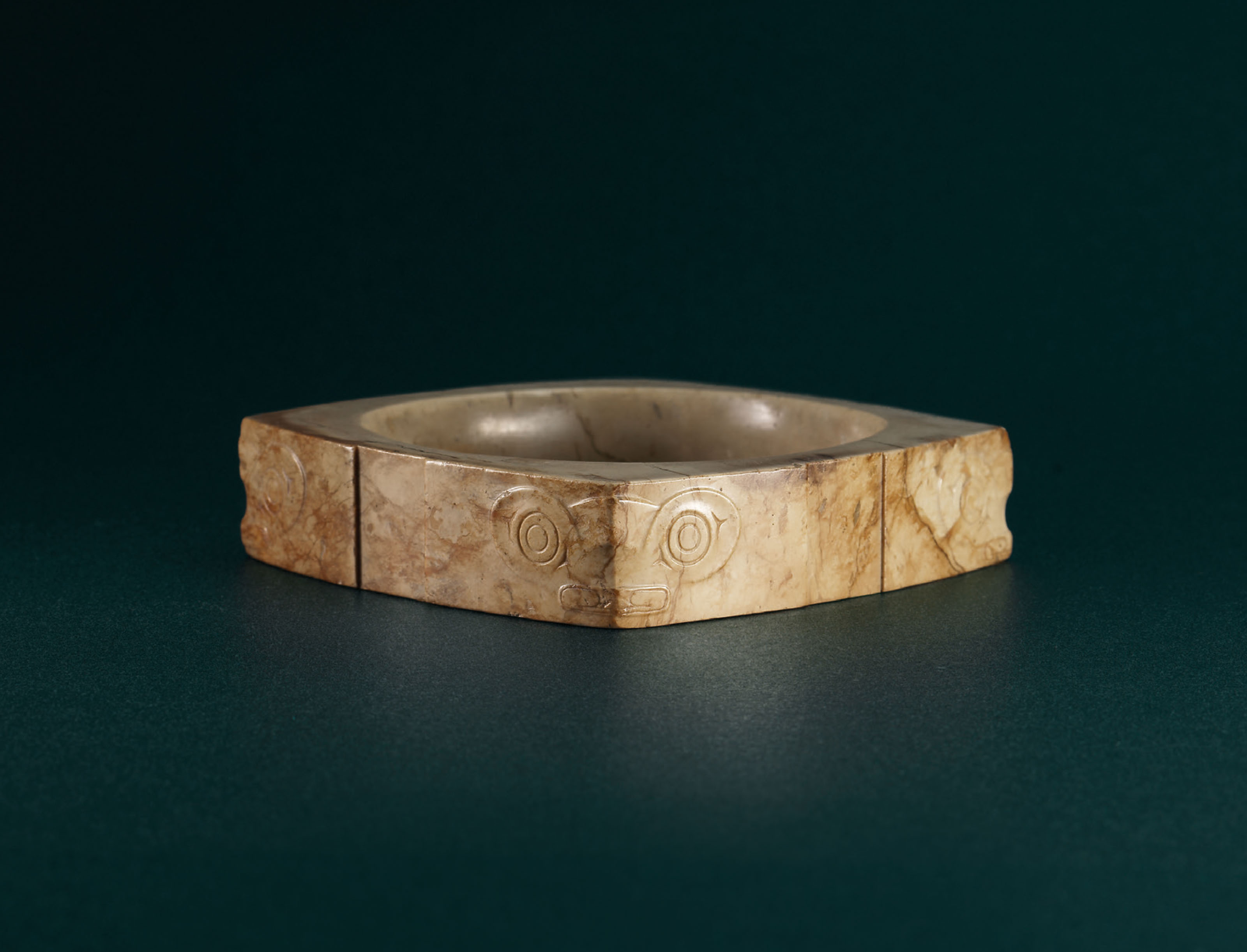 東漢玉握豬, EASTERN HAN DYNASTY (AD 25-220) | Christie's