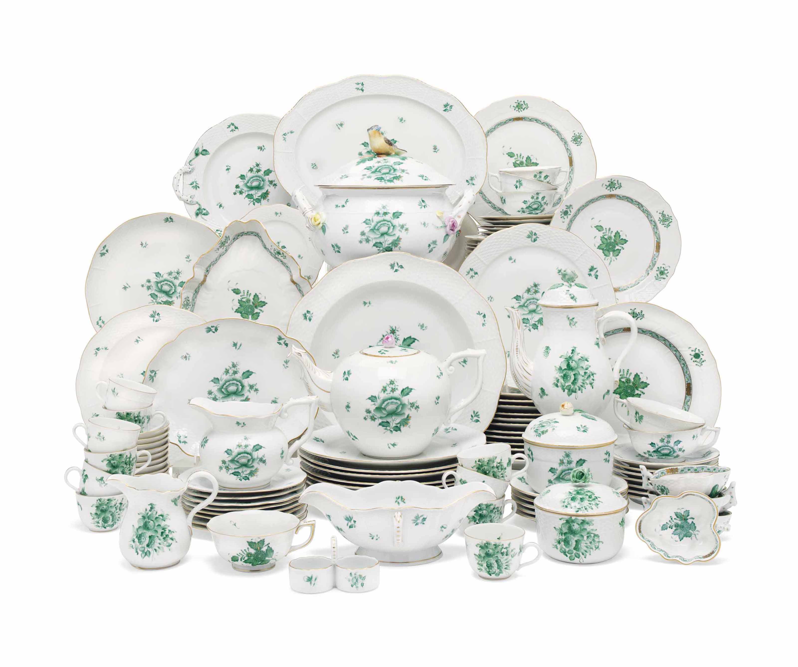 A HEREND PORCELAIN ‘NANKING BOUQUET’ PATTERN PART DINNER SERVICE