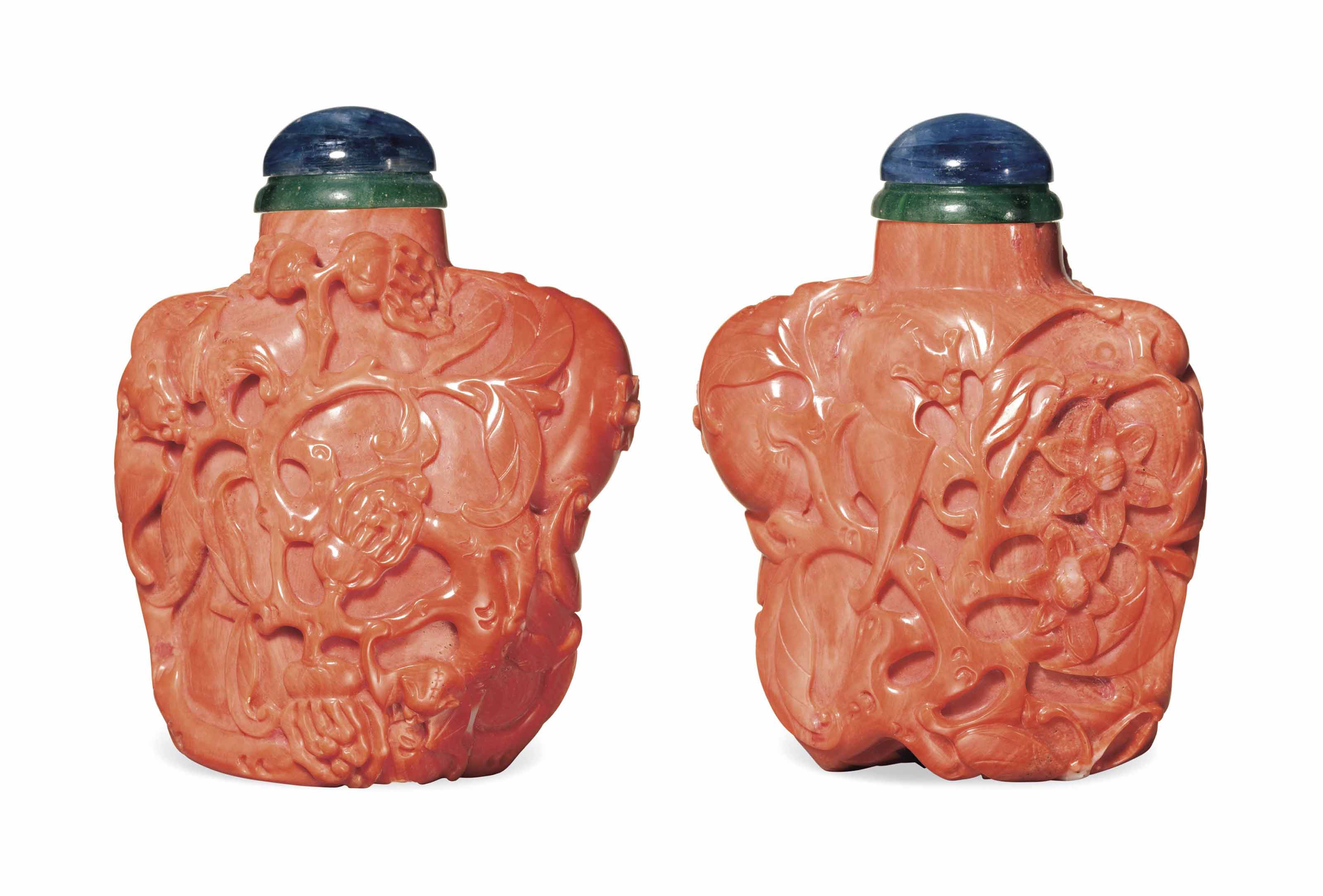 中国 砧形瓶　u6230851 中国 砧形瓶 u6230851 Three Chinese Carved Agate Snuff Bottles