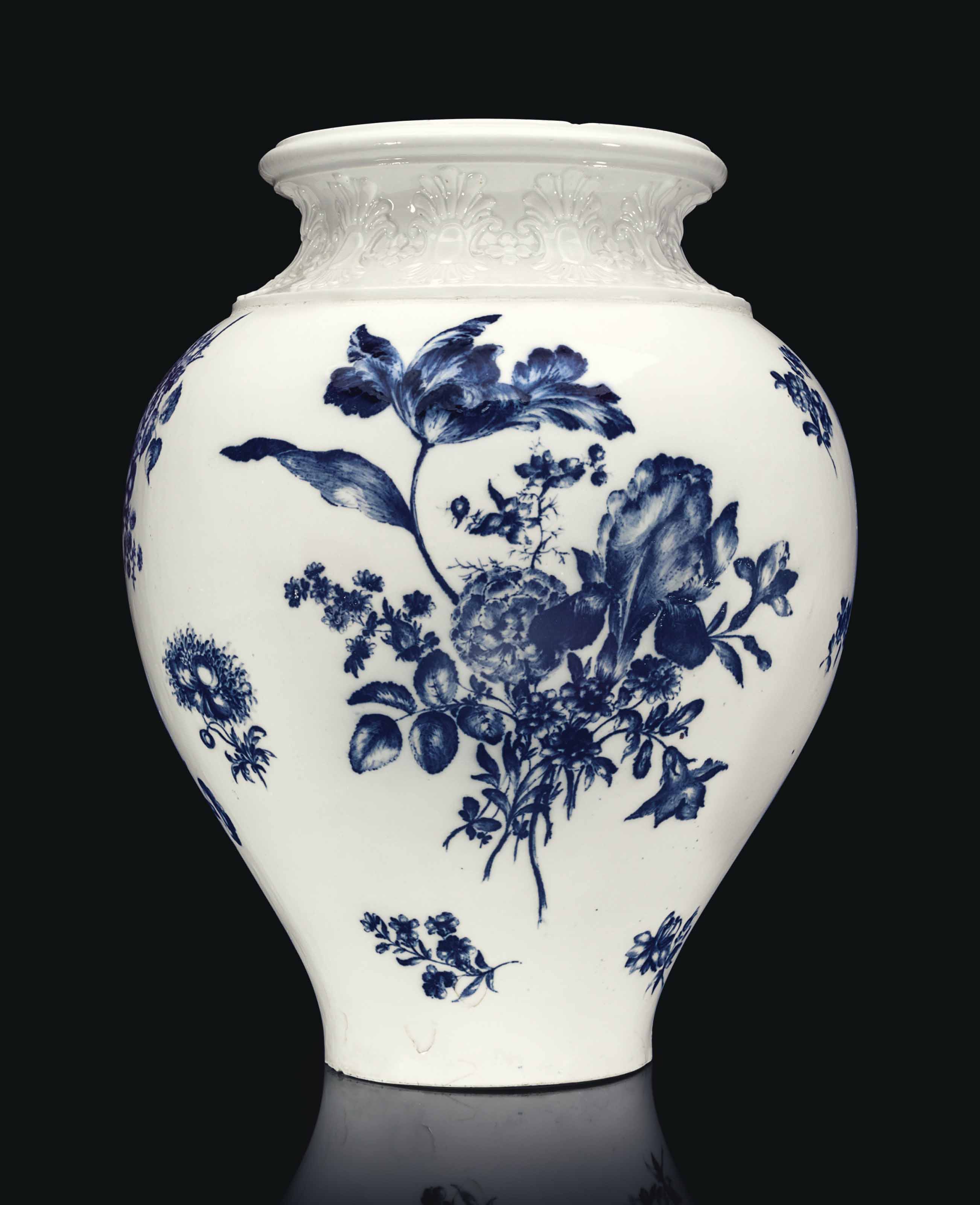 A MEISSEN PORCELAIN LARGE BLUE AND WHITE VASE , 17571760, DESIGNED