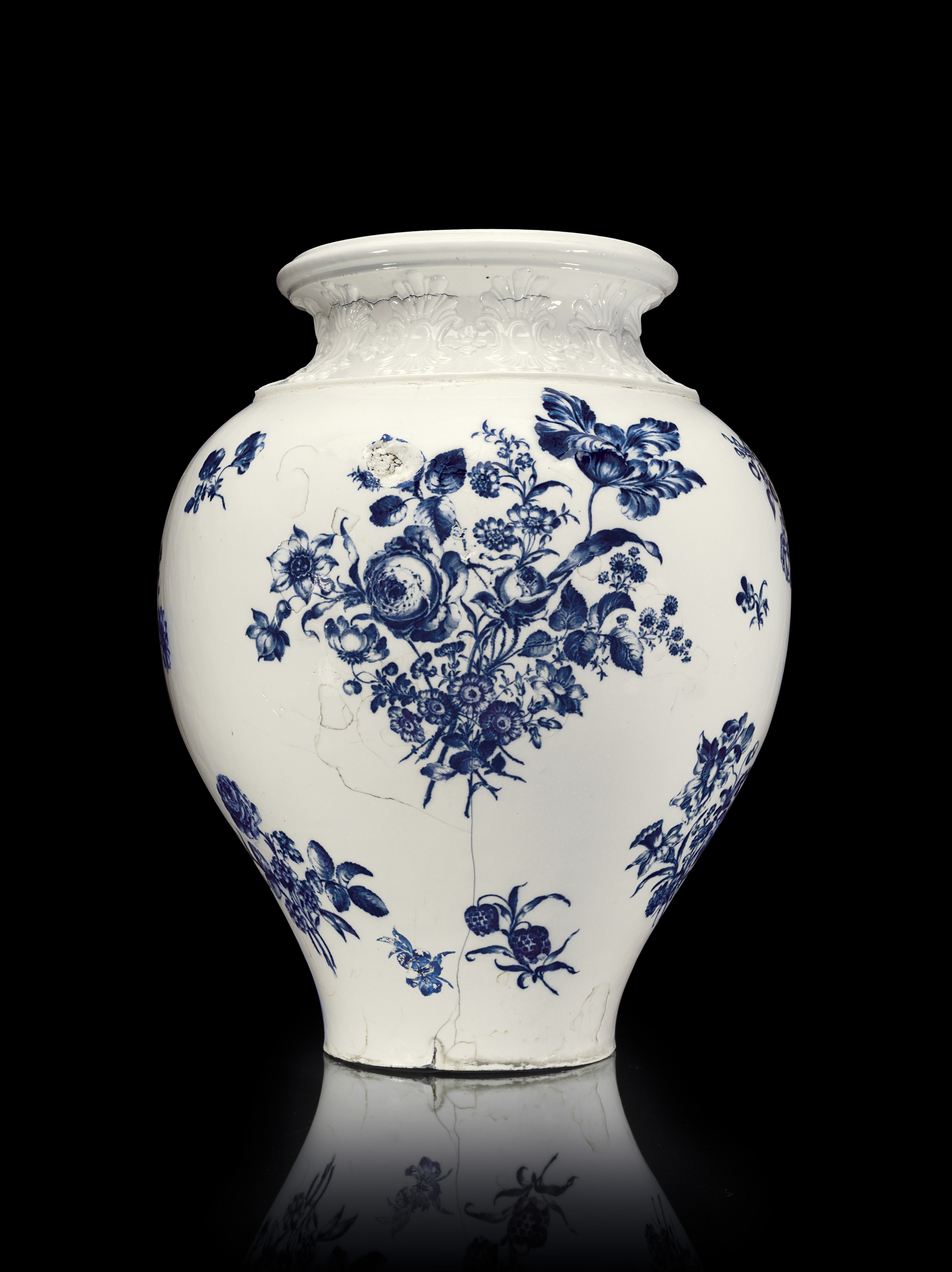 A MEISSEN PORCELAIN LARGE BLUE AND WHITE VASE