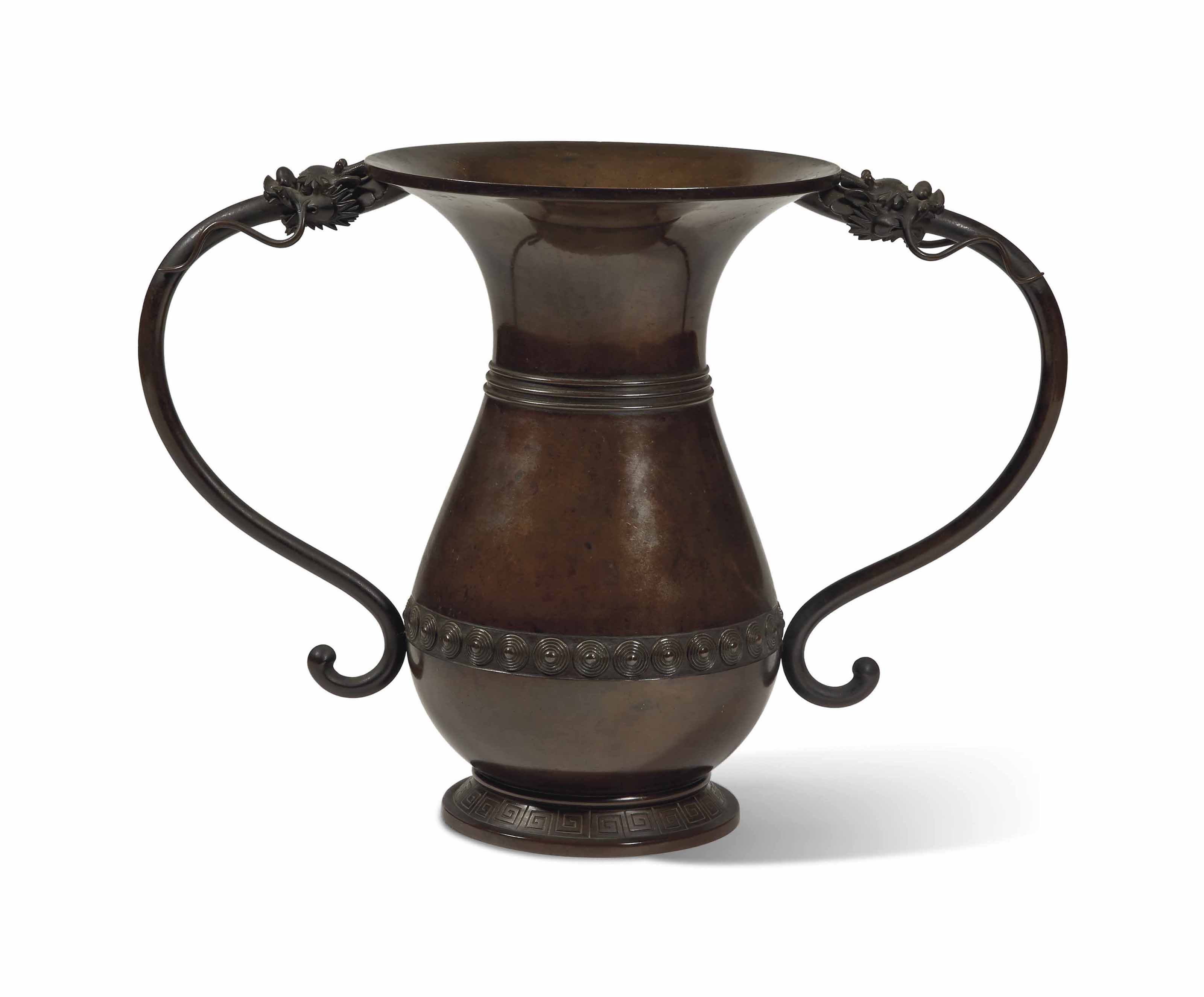 VASE EN BRONZE