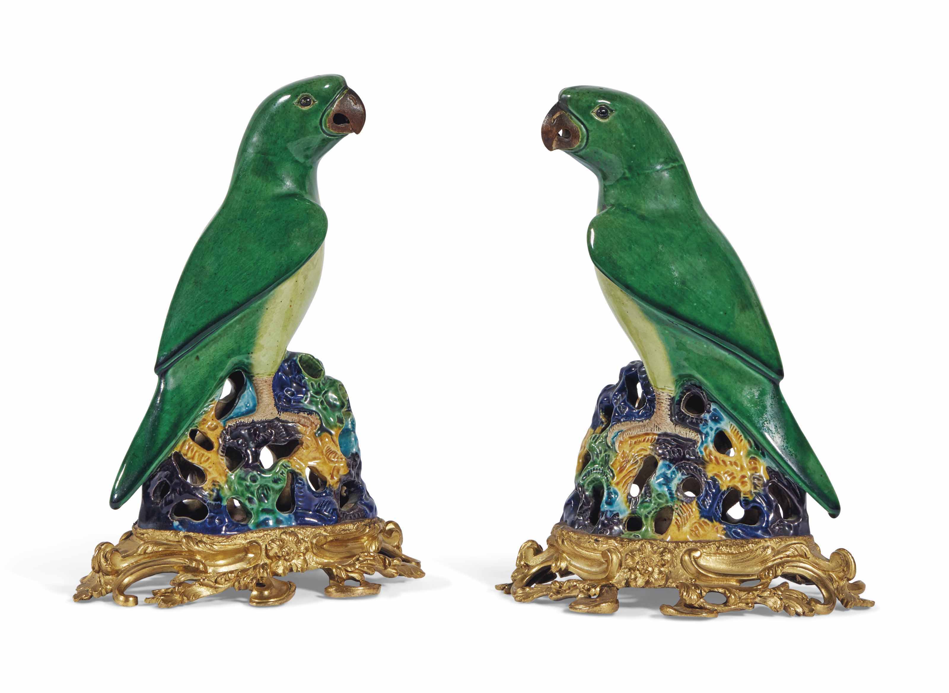 PAIRE DE PERROQUETS DE STYLE LOUIS XV PAIRE DE PERROQUETS DE STYLE LOUIS XV