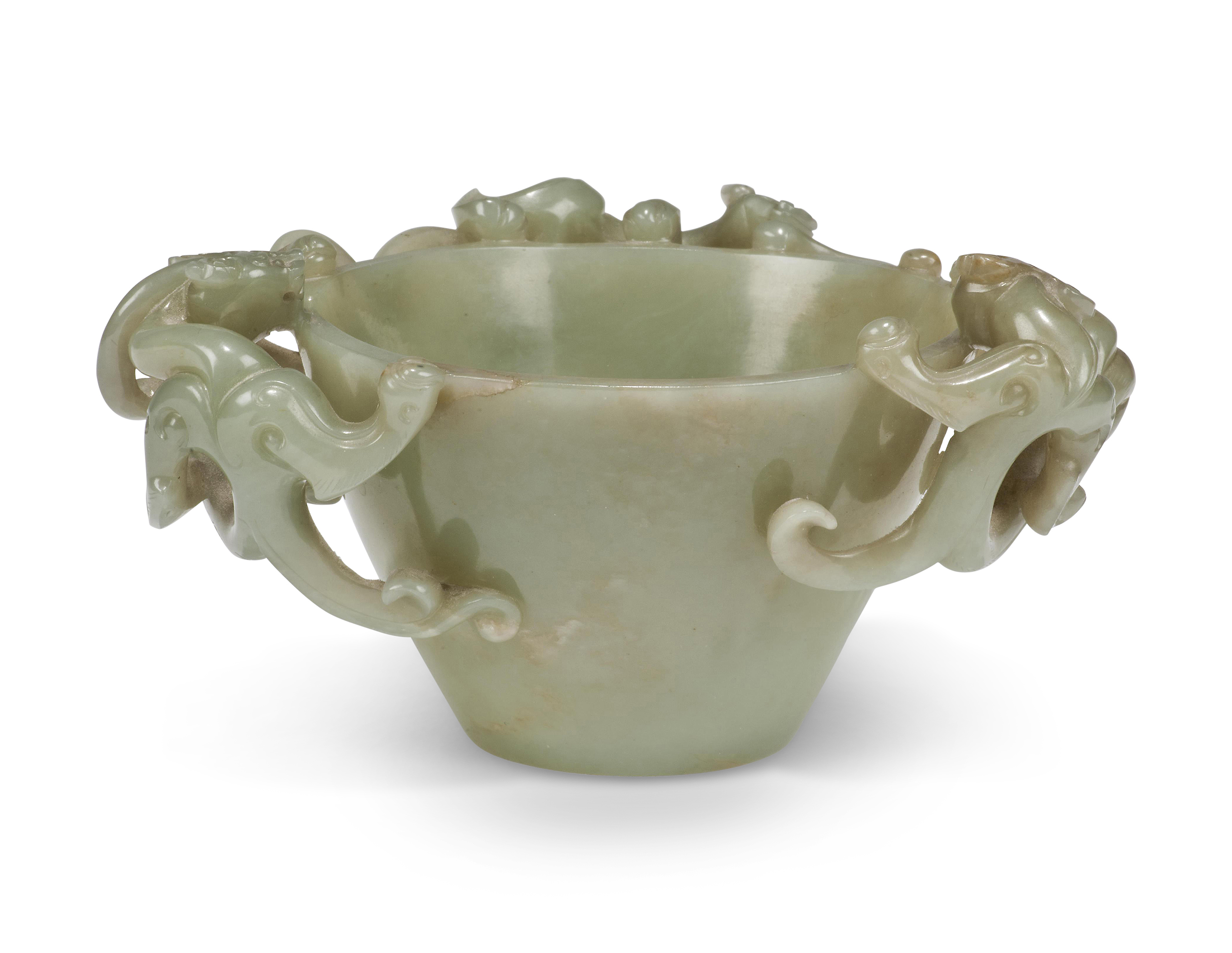 明十七世纪 青玉螭龙杯