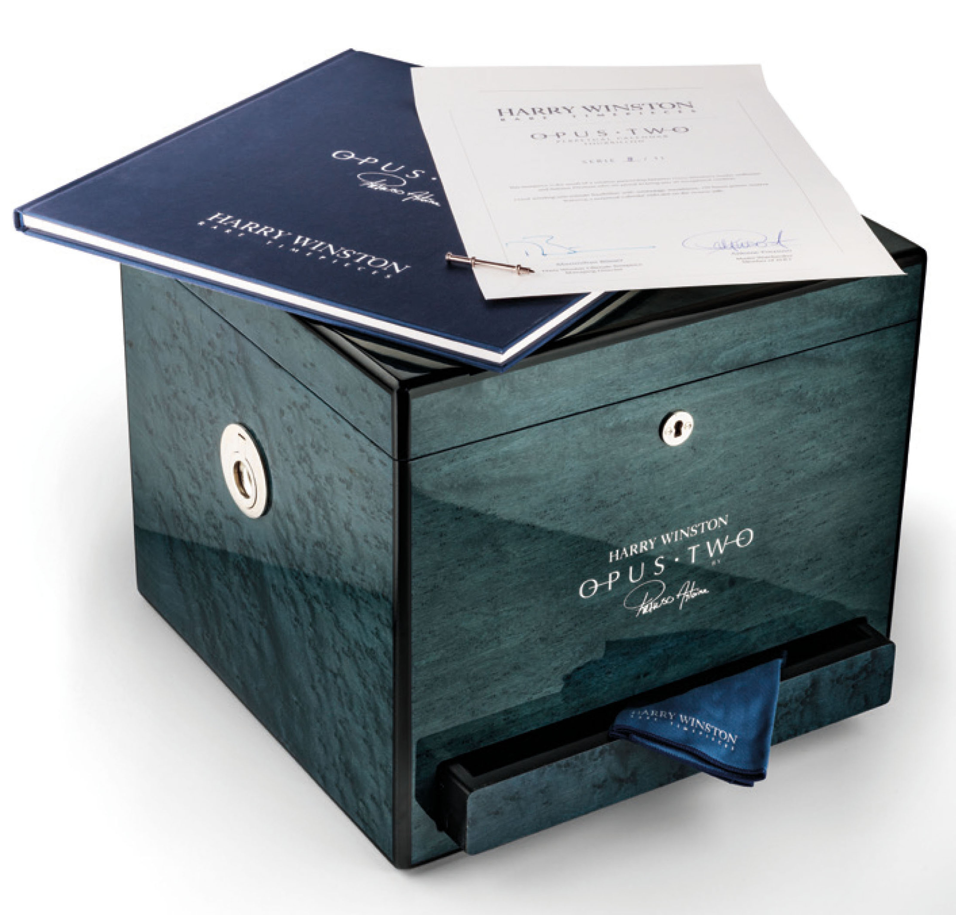HARRY WINSTON & ANTOINE PREZIUSO. A FINE AND EXTREMELY RARE 