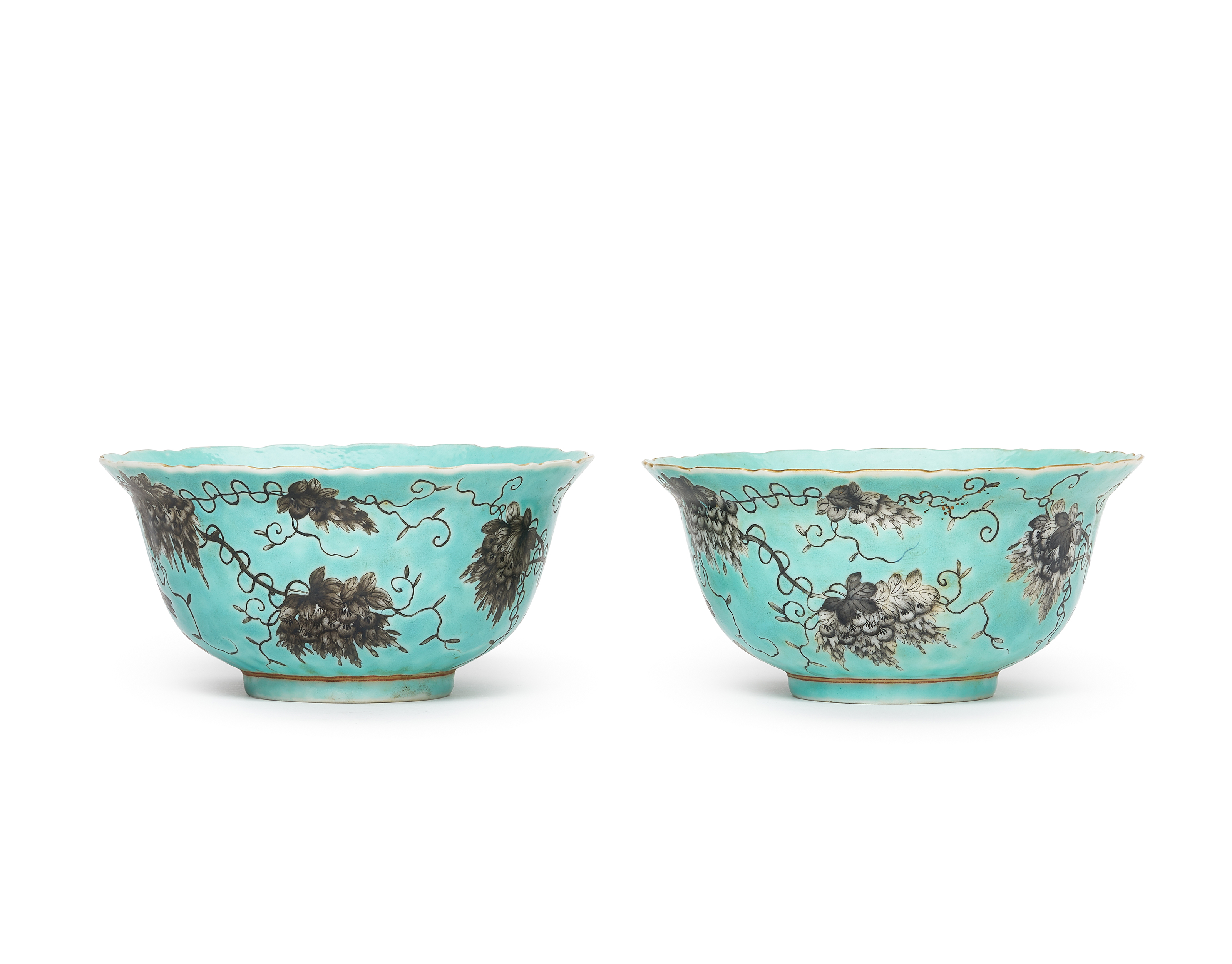 民国松石绿地墨彩藤萝月季花鸟纹花口盌一对矾红方框「永庆长春」楷书款