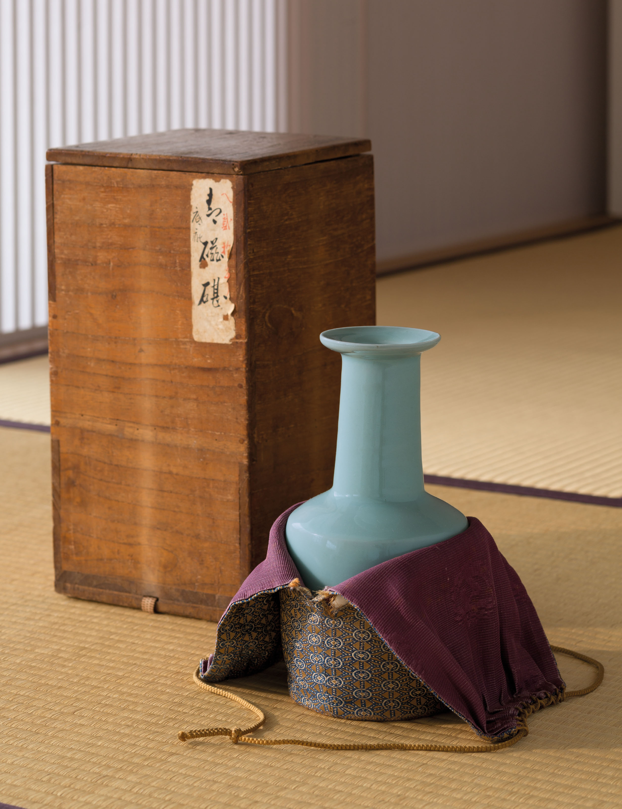 南宋龍泉粉青釉紙槌瓶, SOUTHERN SONG DYNASTY (1127–1279) | Christie's