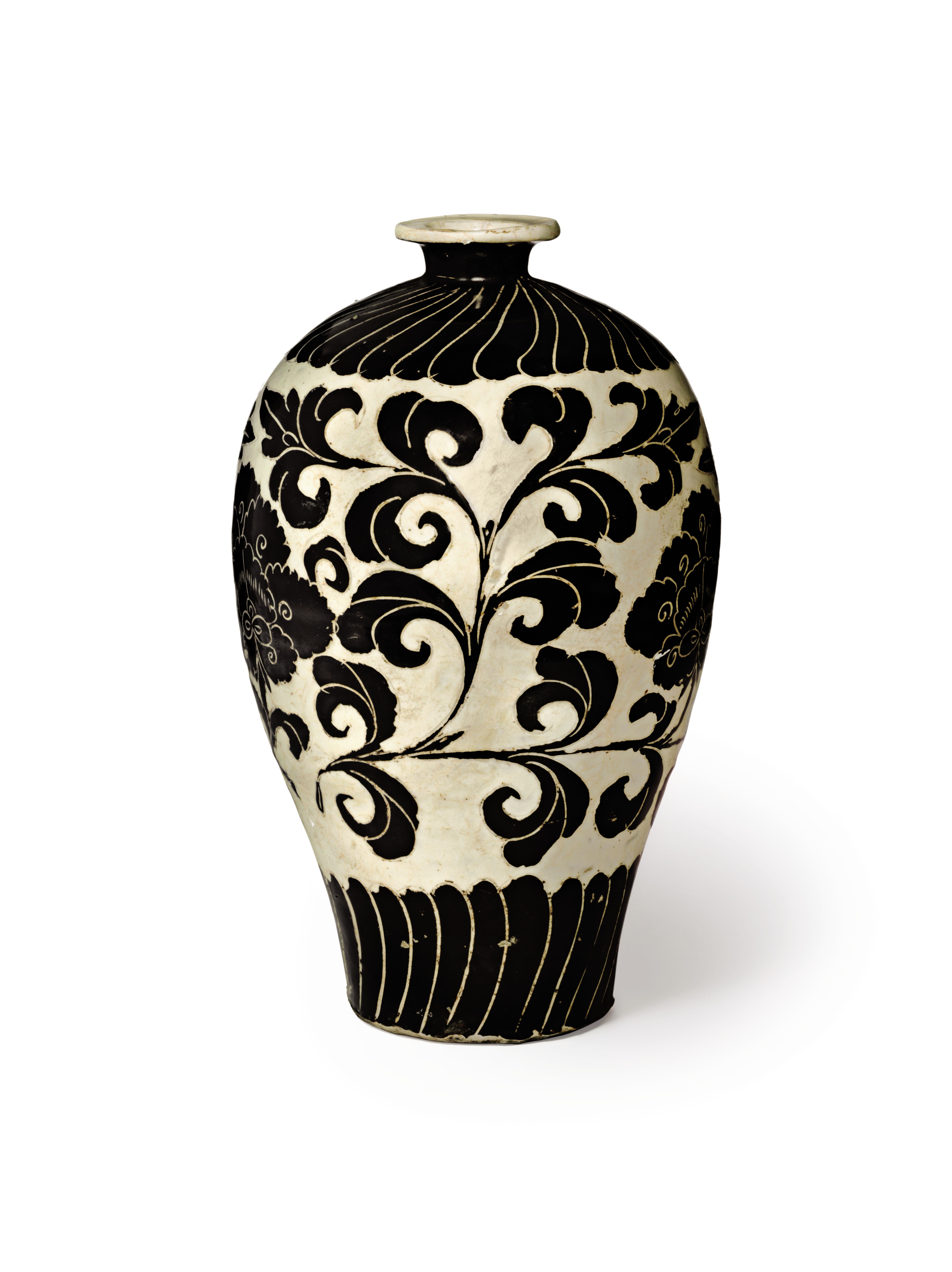 北宋磁州窯黑剔花牡丹紋梅瓶, NORTHERN SONG DYNASTY (960-1127