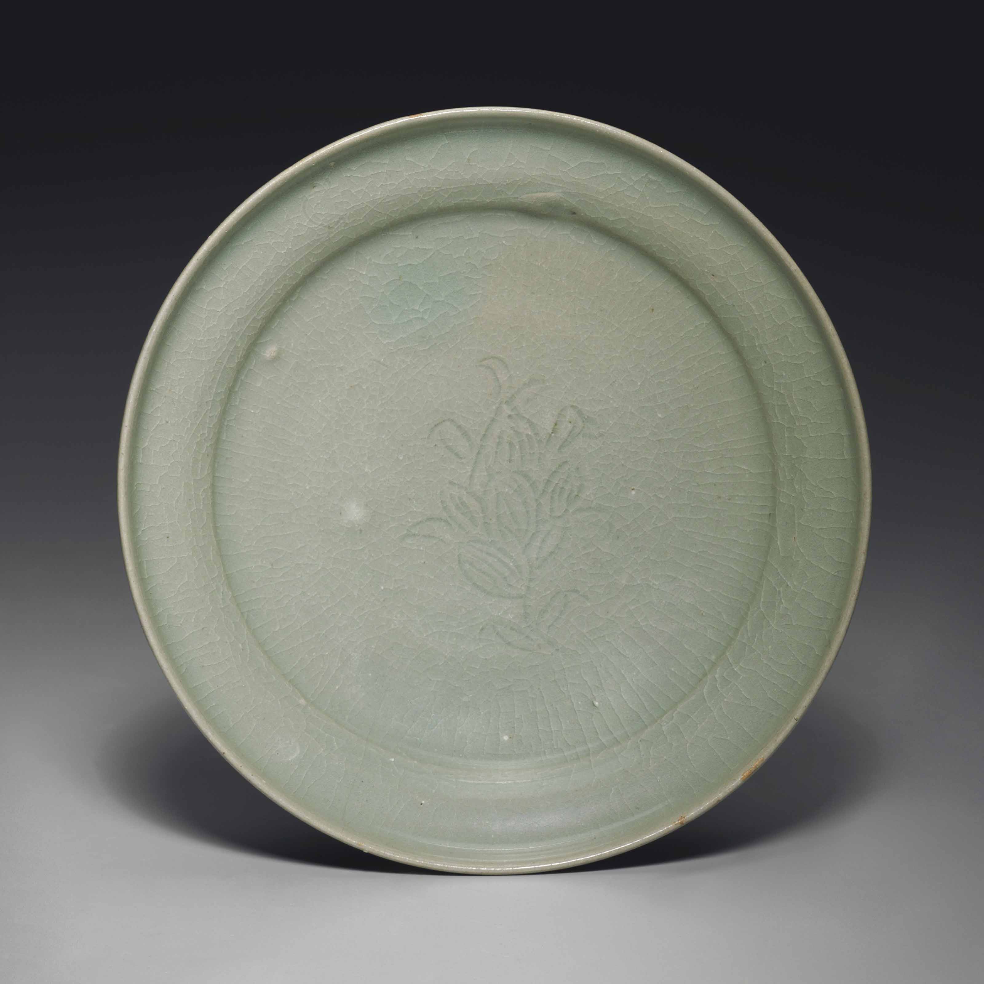 AN INCISED KOREAN CELADON FOOTED DISH , GORYEO DYNASTY, 12TH13TH