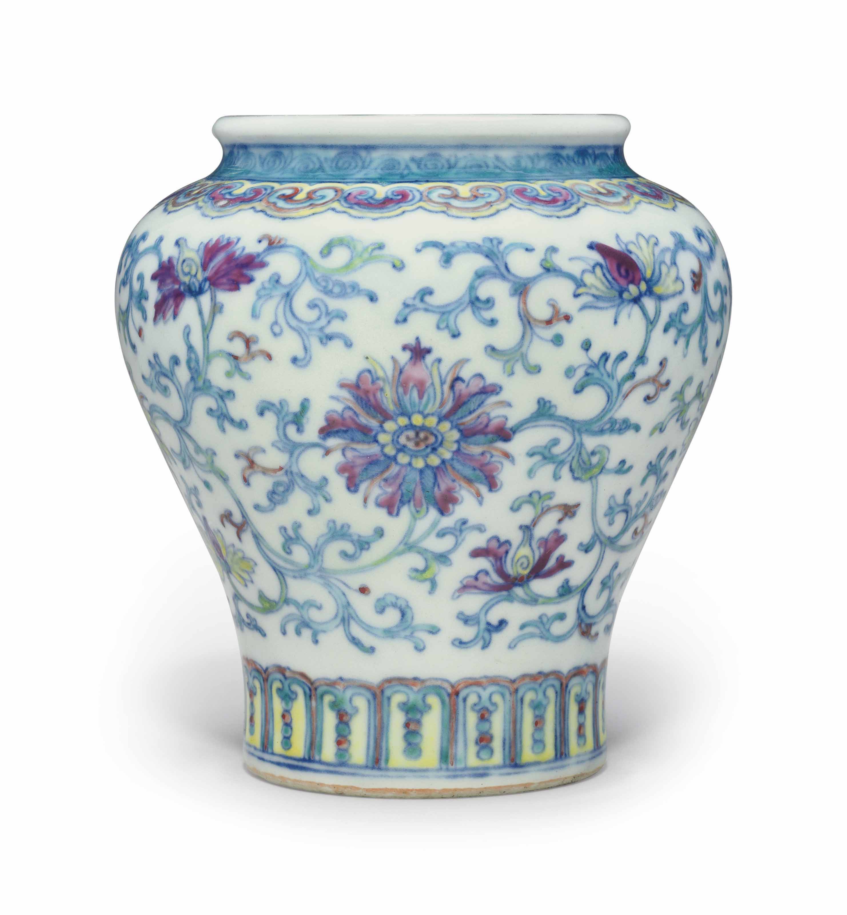 清乾隆青花八吉祥紋雙螭耳抱月瓶, QIANLONG PERIOD (1736-1795