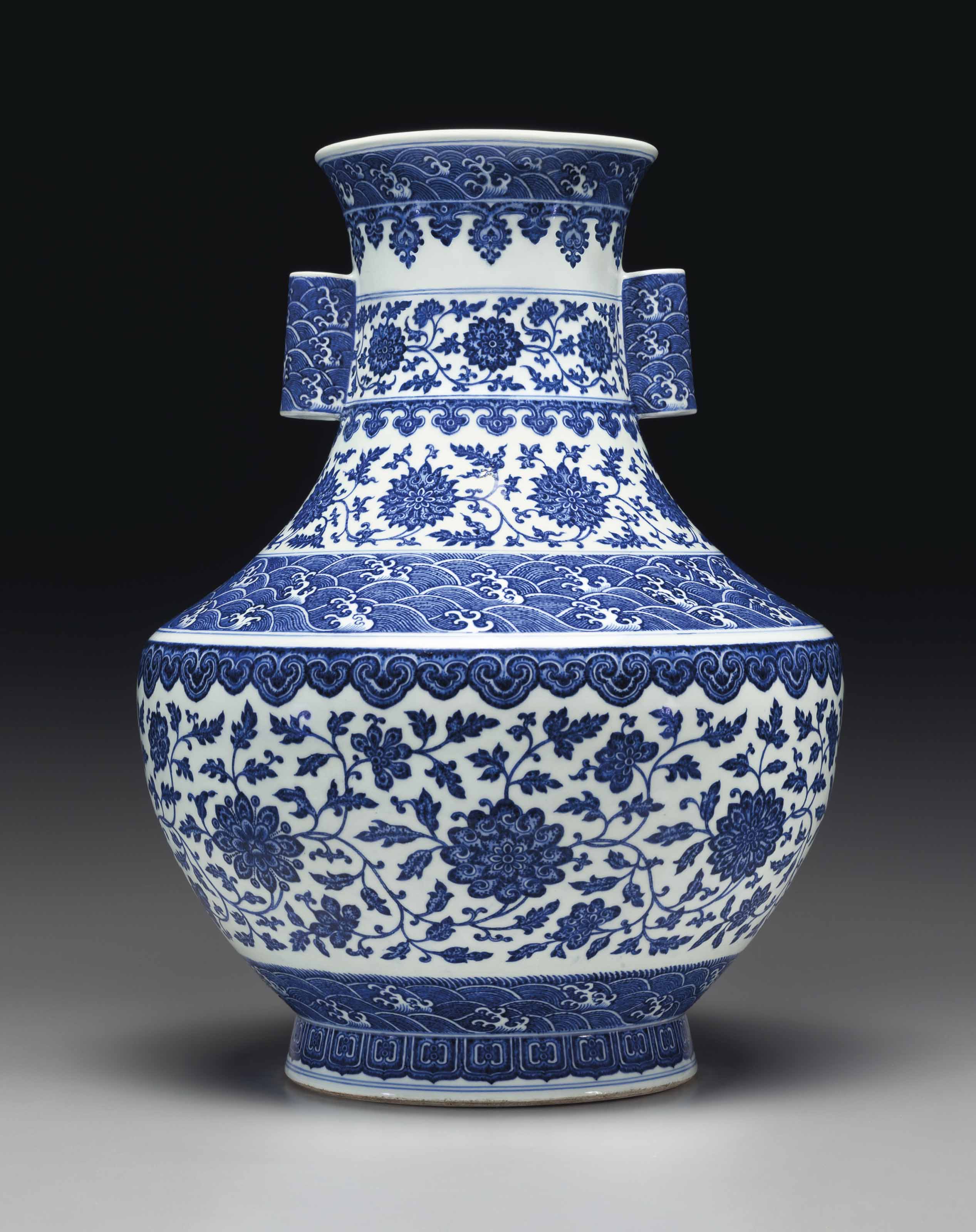 A LARGE BLUE AND WHITE HUFORM VASE , QIANLONG SIXCHARACTER SEAL MARK