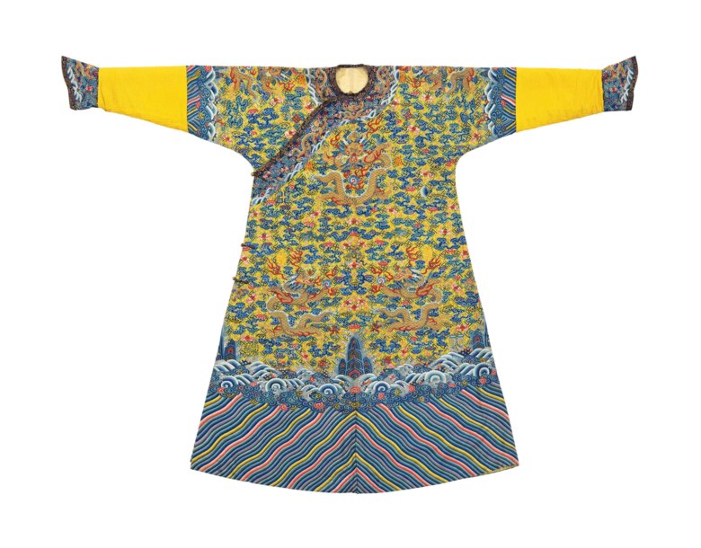 A magnificent imperial yellow kesi twelve-symbol dragon robe made for the emperor, longpao, Jiaqing period (1796-1820). 59¼ x 75¾ in (150.4 x 192.4 cm). Sold for $756,500 on 22-23 March 2018 at Christie’s in New York