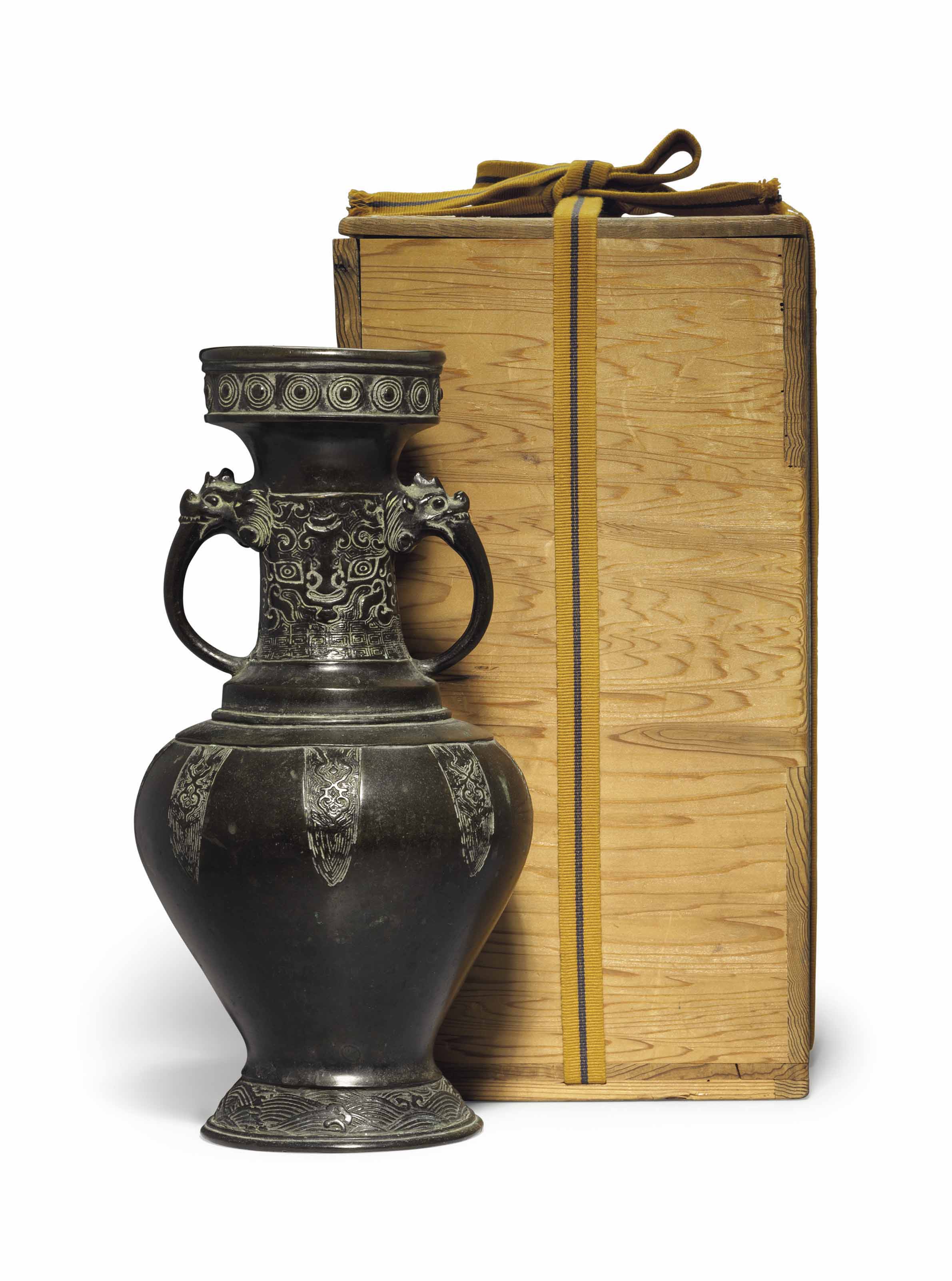 AN ARCHAISTIC BRONZE VASE , MING DYNASTY (13681644) Christie's