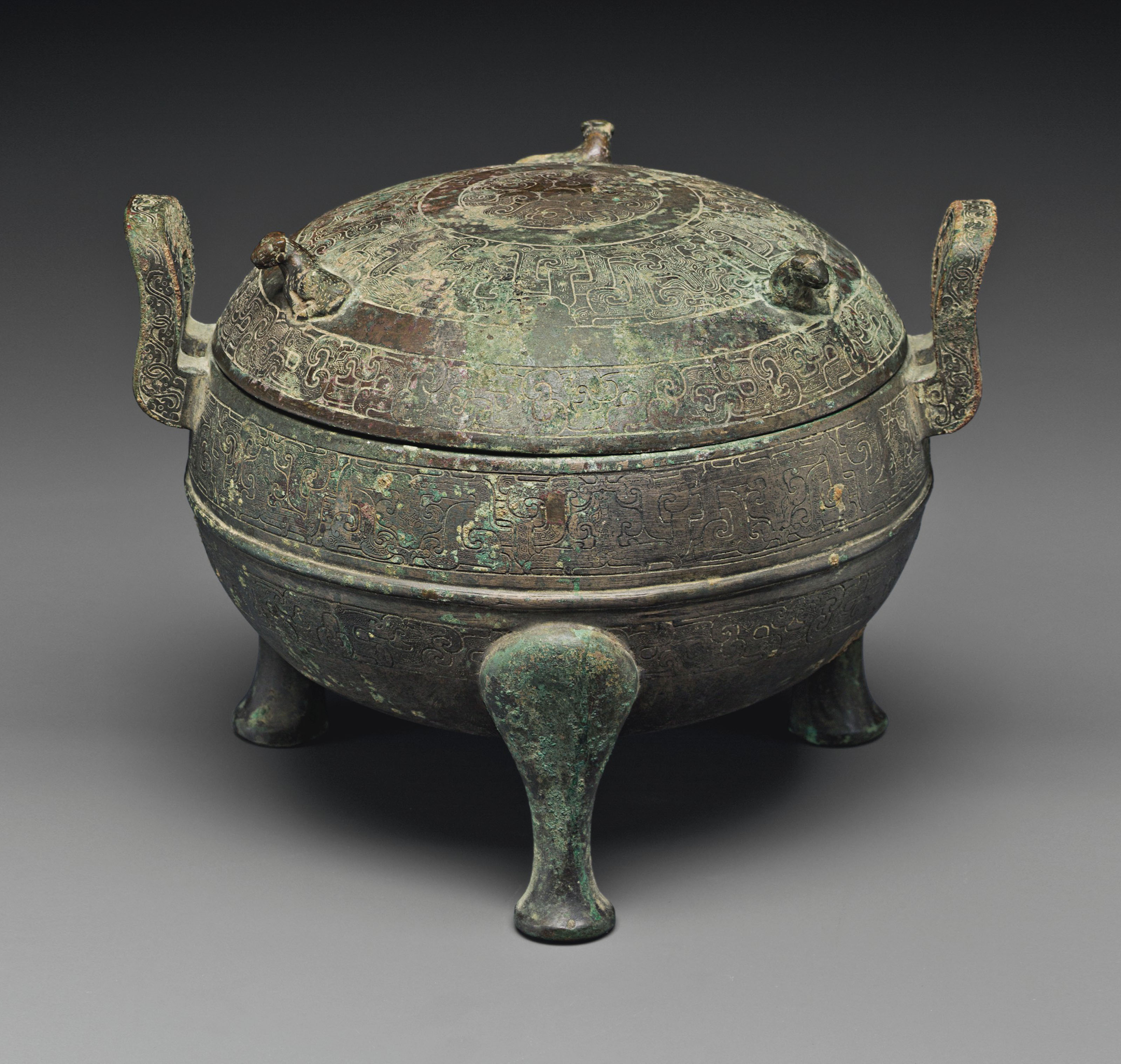 A BRONZE RITUAL TRIPOD FOOD VESSEL AND COVER, DING , LATE SPRING AND AUTUMN PERIOD, LATE 6TH