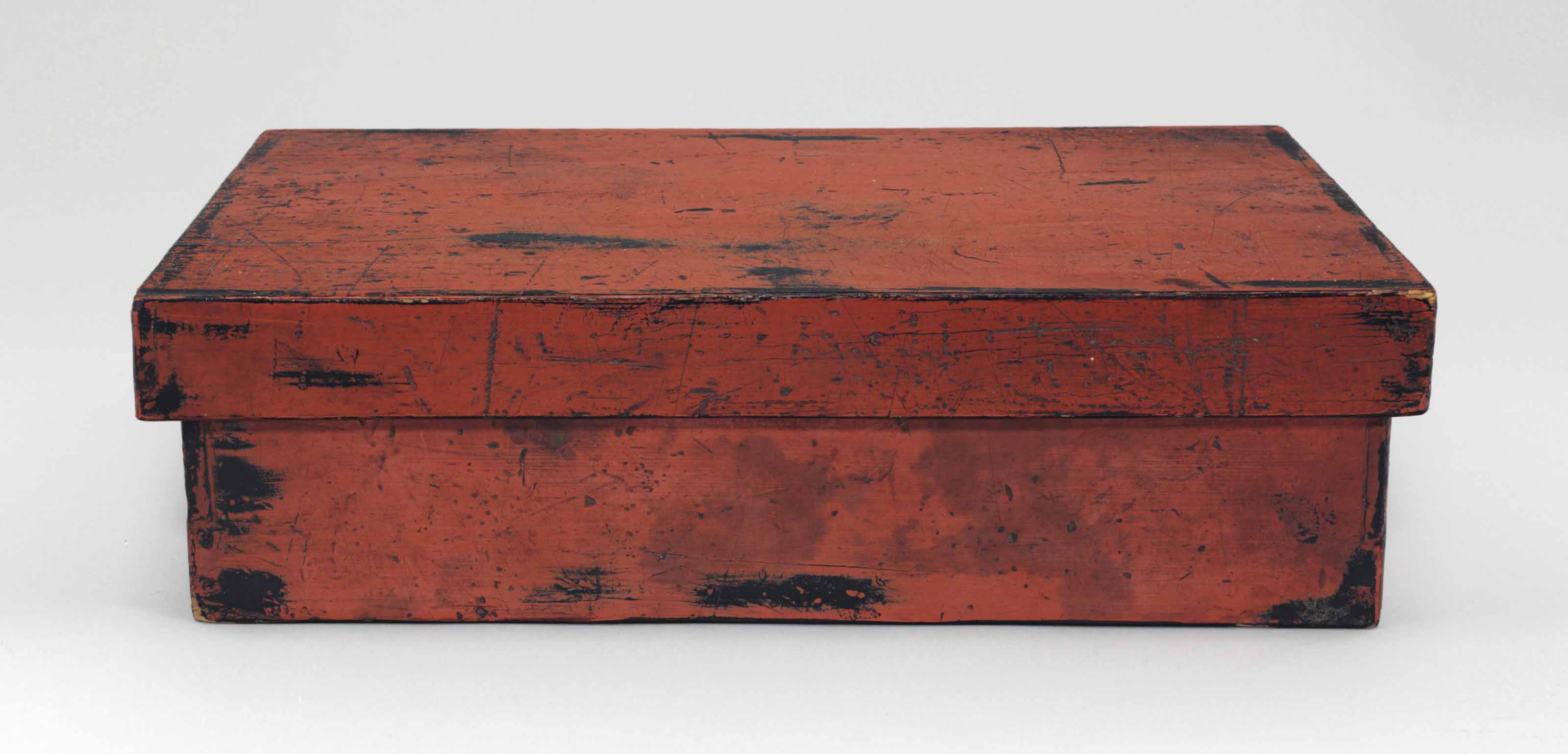 A BLACK AND RED LACQUERED WOOD SQUARE TRAY, NEGORO WARE, MOMOYAMA