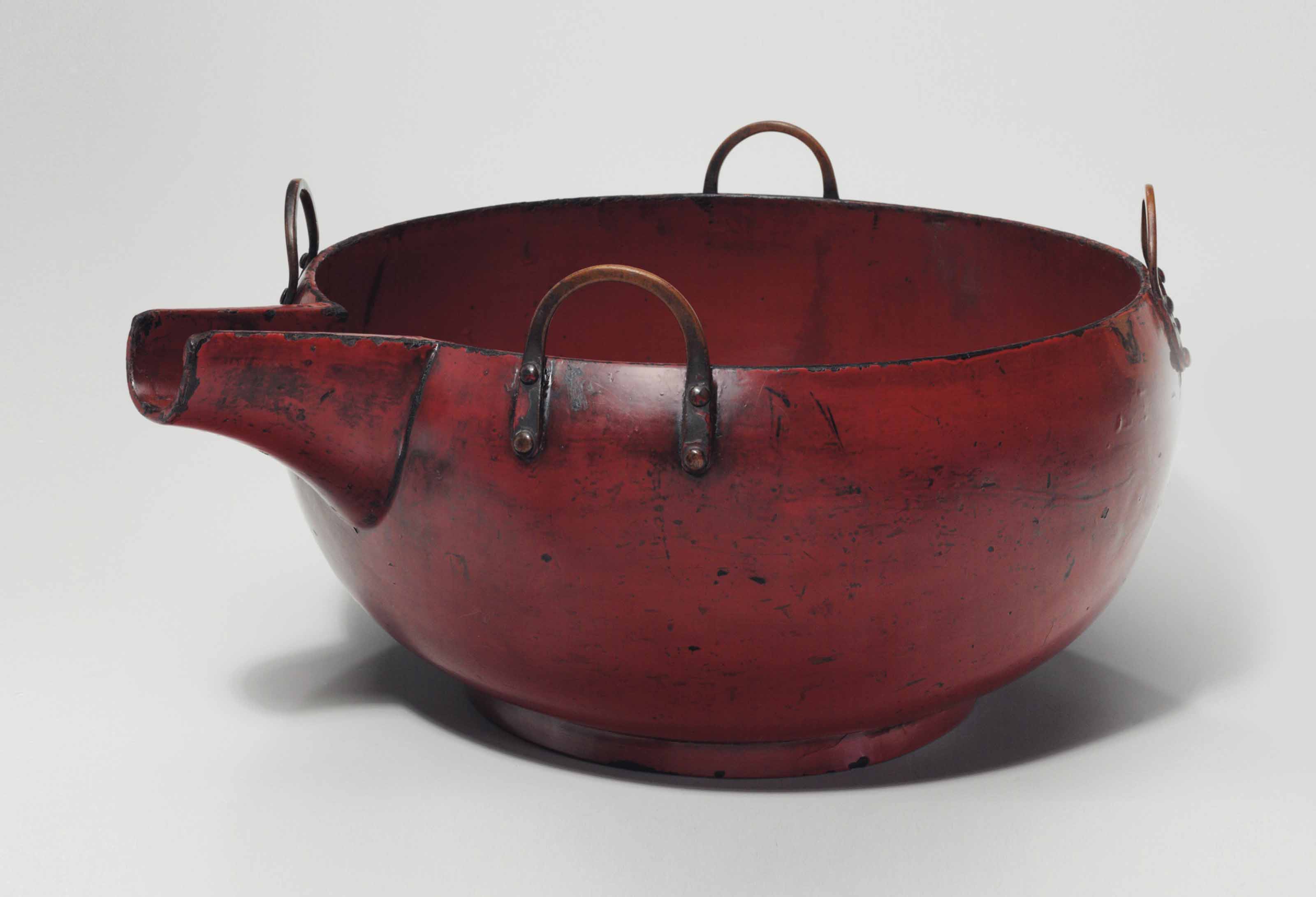 A BLACK AND RED LACQUERED WOOD SQUARE TRAY, NEGORO WARE, MOMOYAMA
