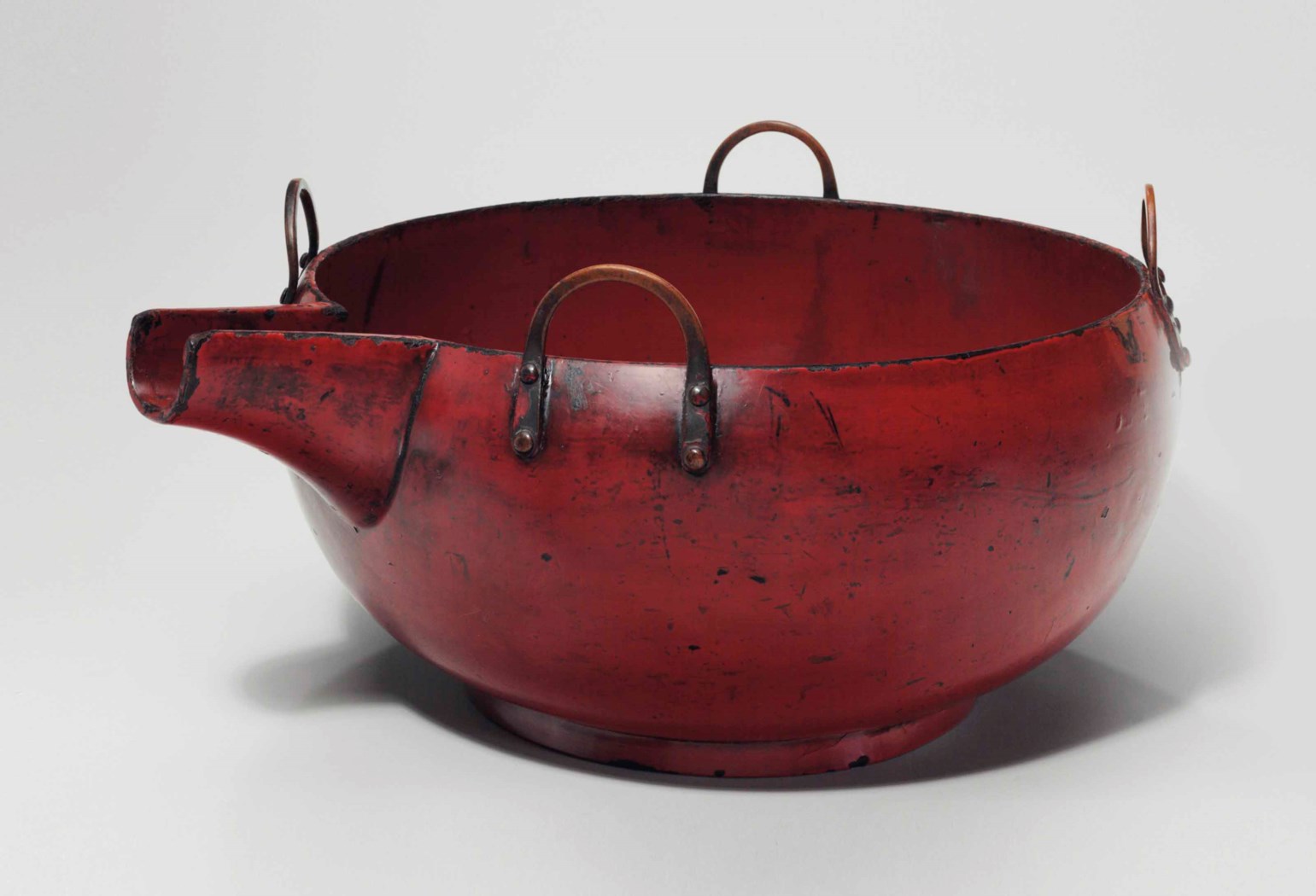 A MASSIVE BLACK AND RED LACQUERED WOOD HANGING EWER, NEGORO WARE