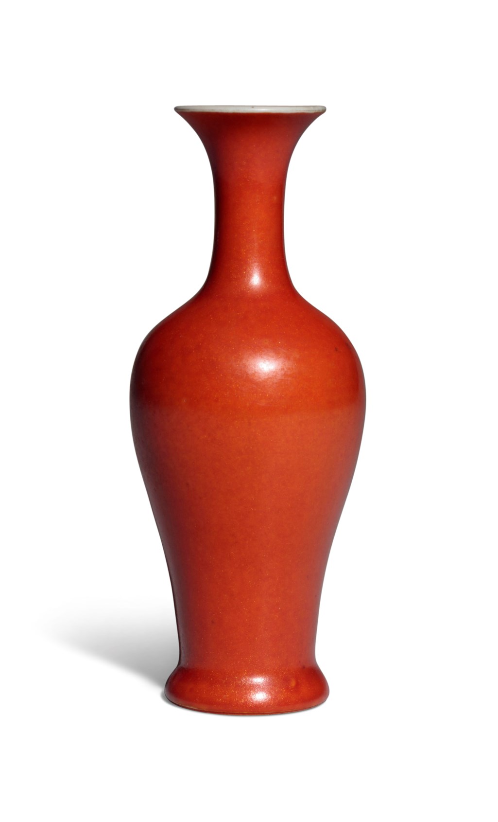 清乾隆 珊瑚红釉小瓶 矾红四字篆书款