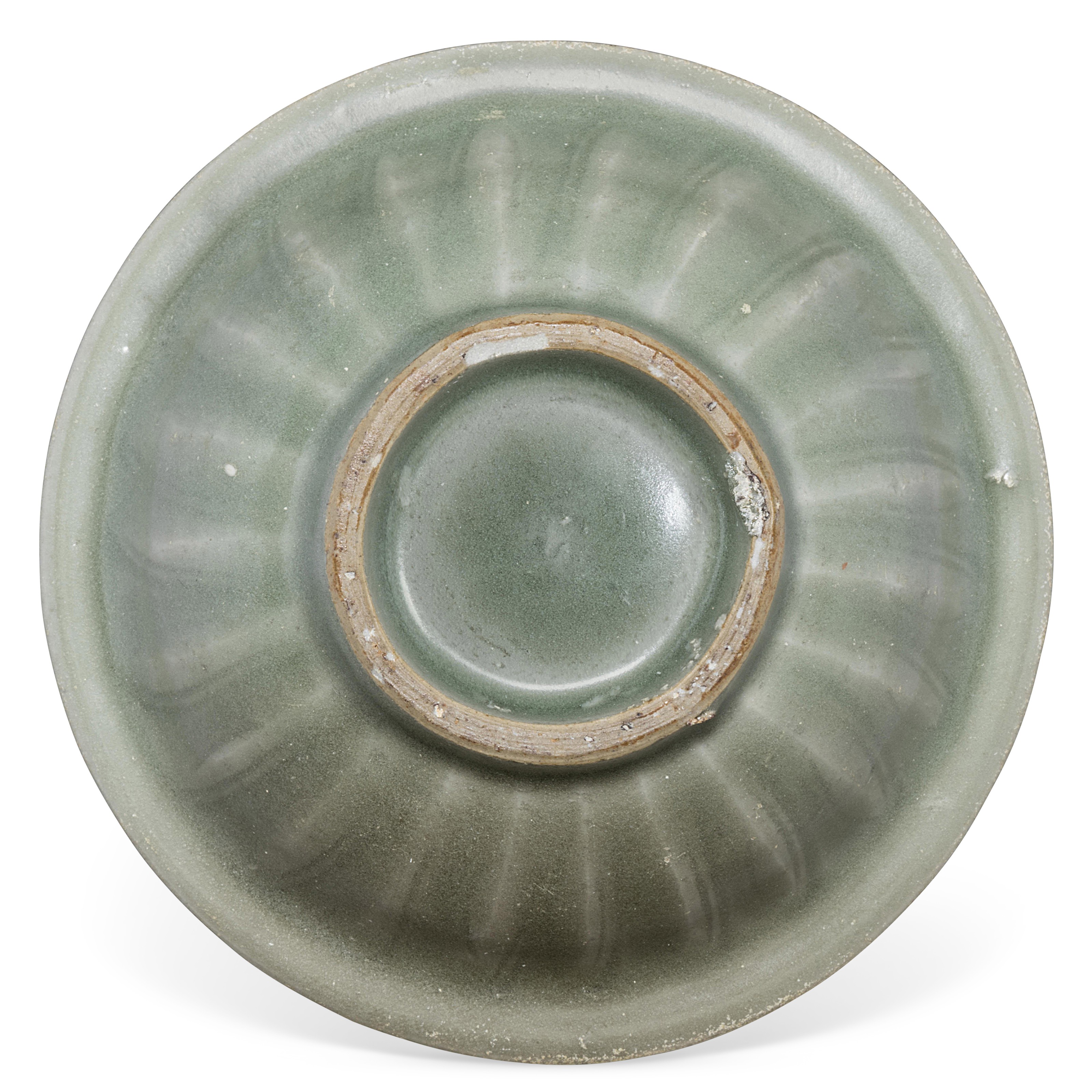 02　宋時代　龍泉窯双魚皿　青磁　唐物　中国美術　d04225 古美術 吉戸 - 宋時代 砧青磁 双魚蓮弁皿 | 古美術品専門サイト